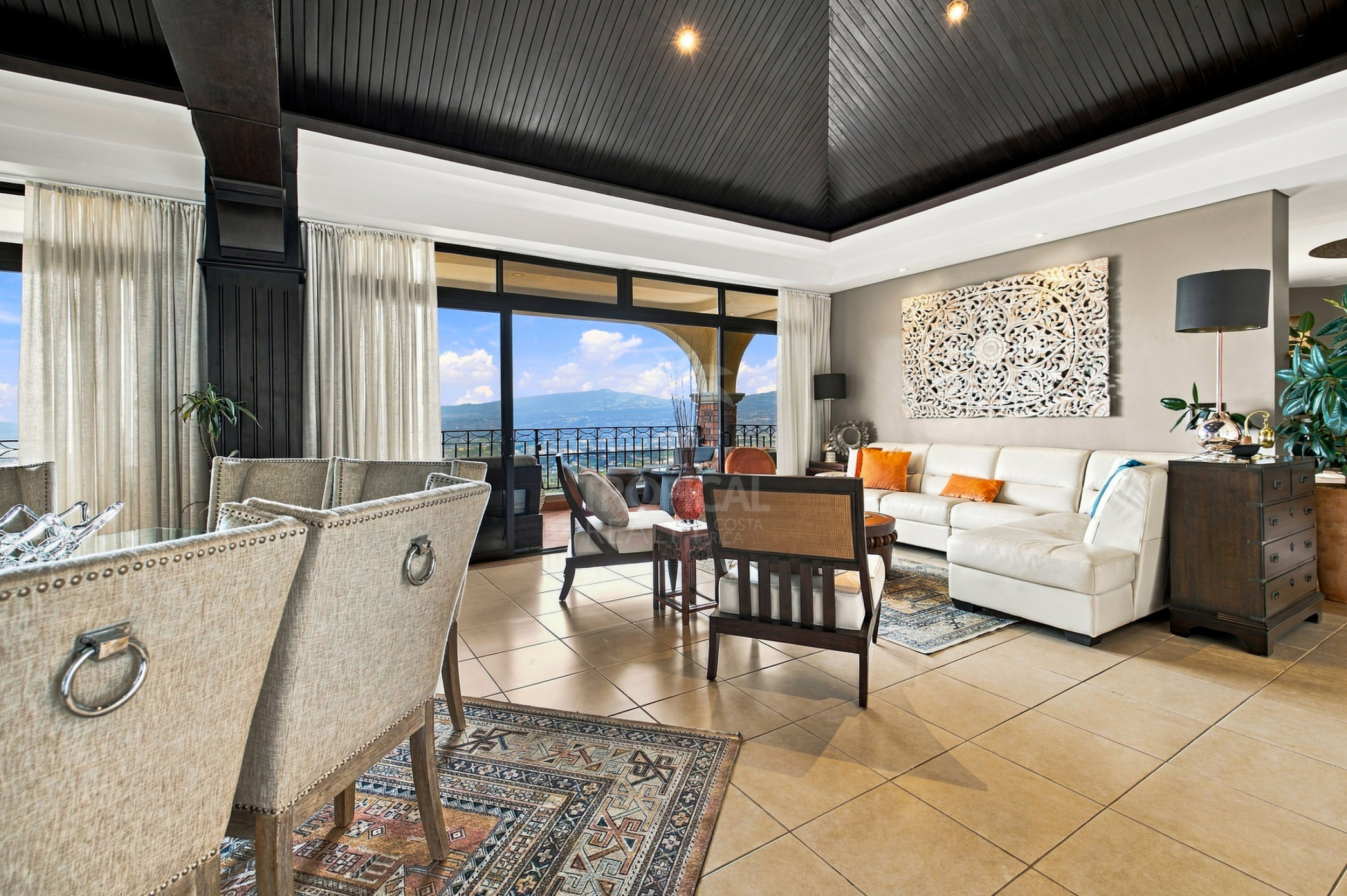 Vivir en las Nubes: Penthouse de 432 m² en Altos de Monasterio