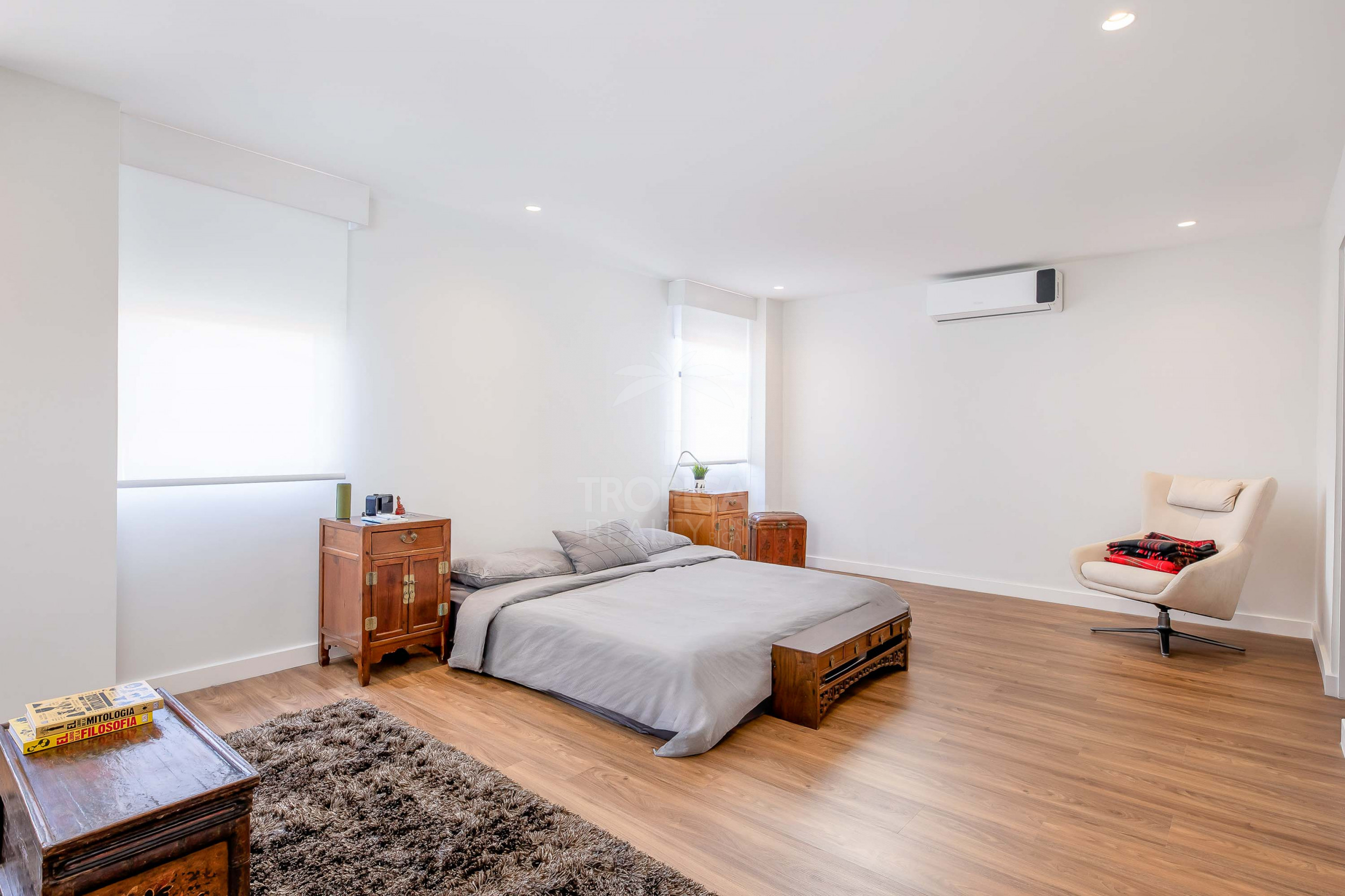 Luxury Apartment for Sale in Rohrmoser – Wraparound Balcony & Park Views