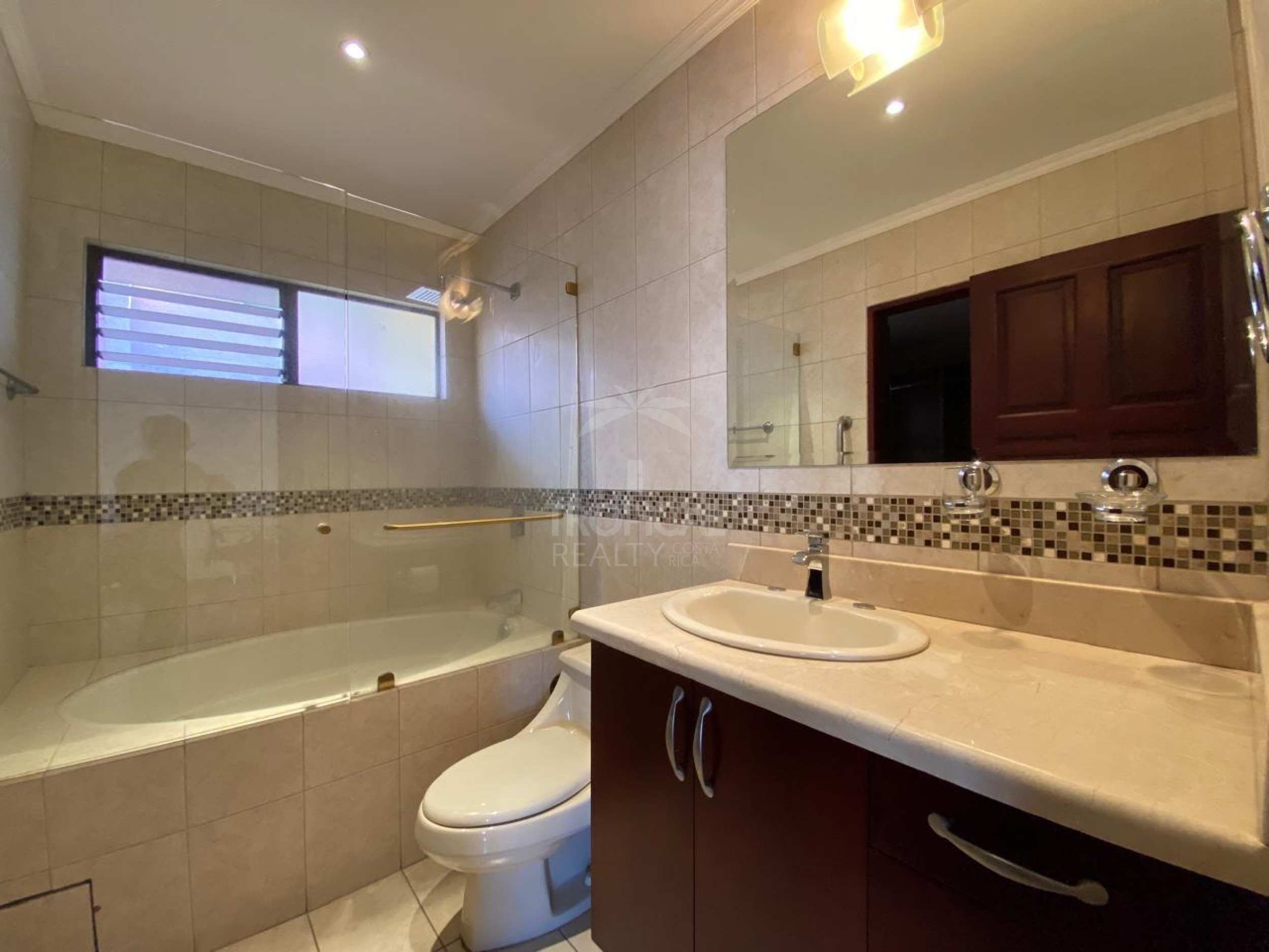 Spacious Semi-Furnished Apartment for Rent and Sale – Alto de las Palomas, Escazú