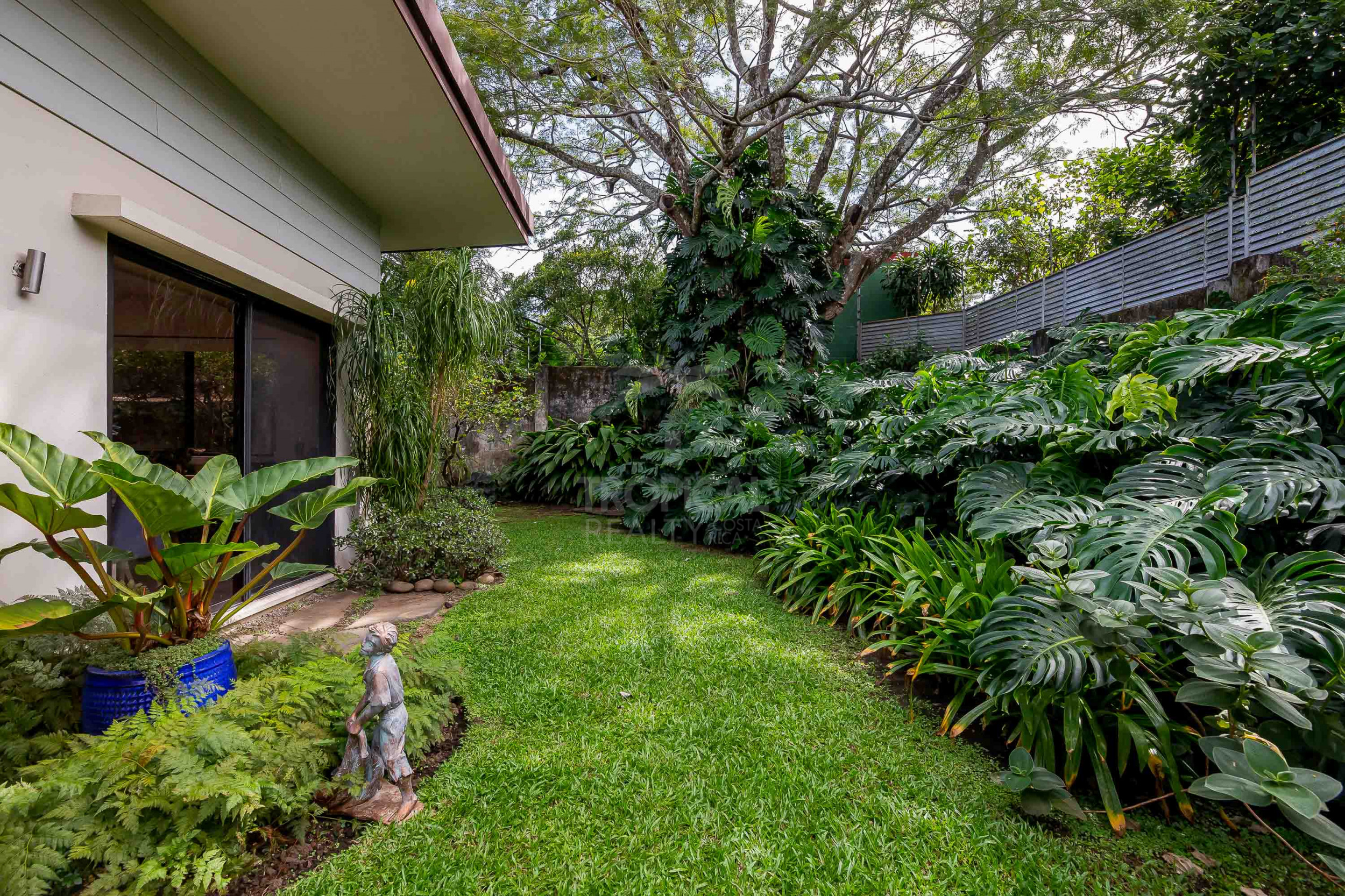 Casa Bougainvillea – Single-Story Luxury Home in Santa Ana with Expansive Private Garden