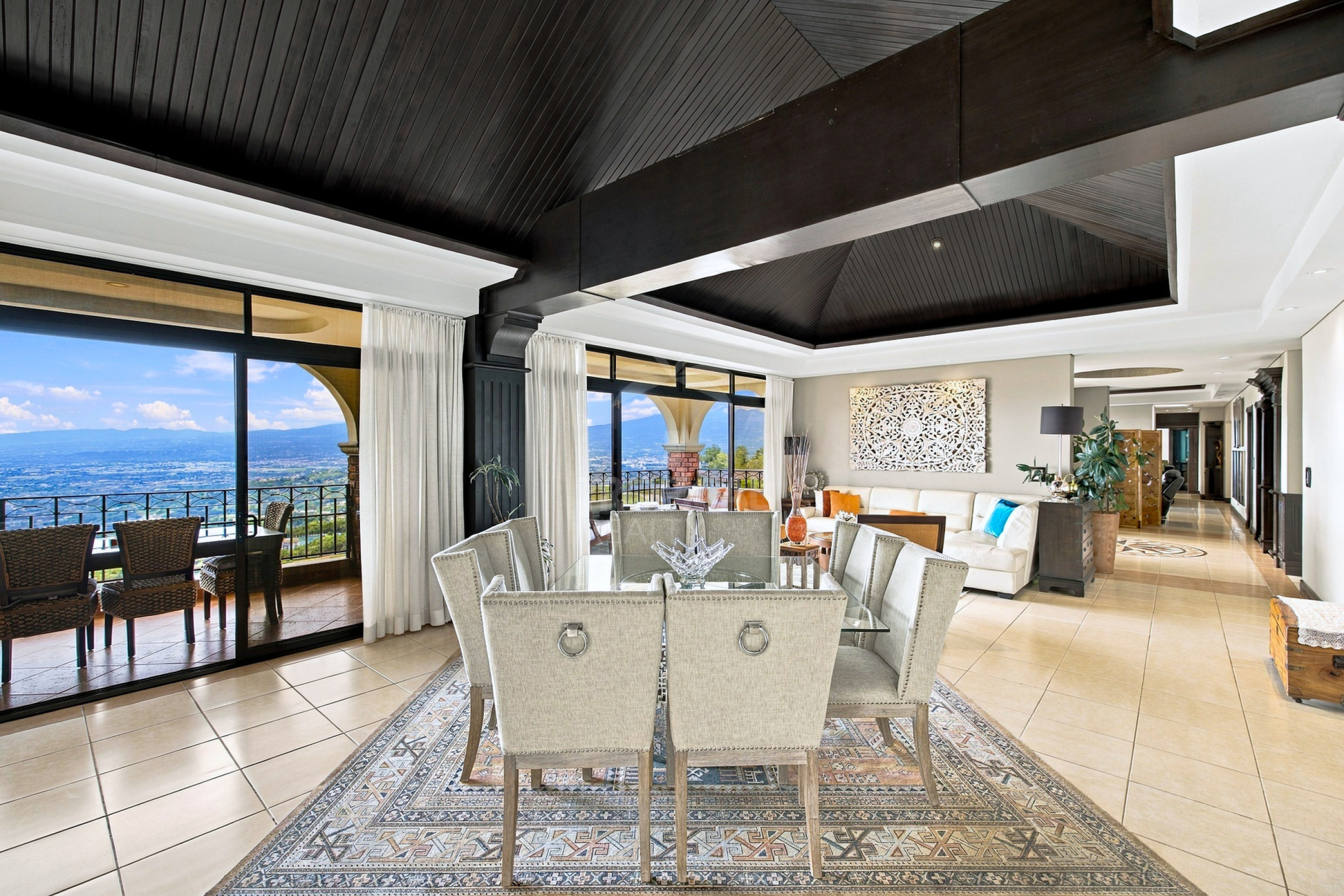 Vivir en las Nubes: Penthouse de 432 m² en Altos de Monasterio