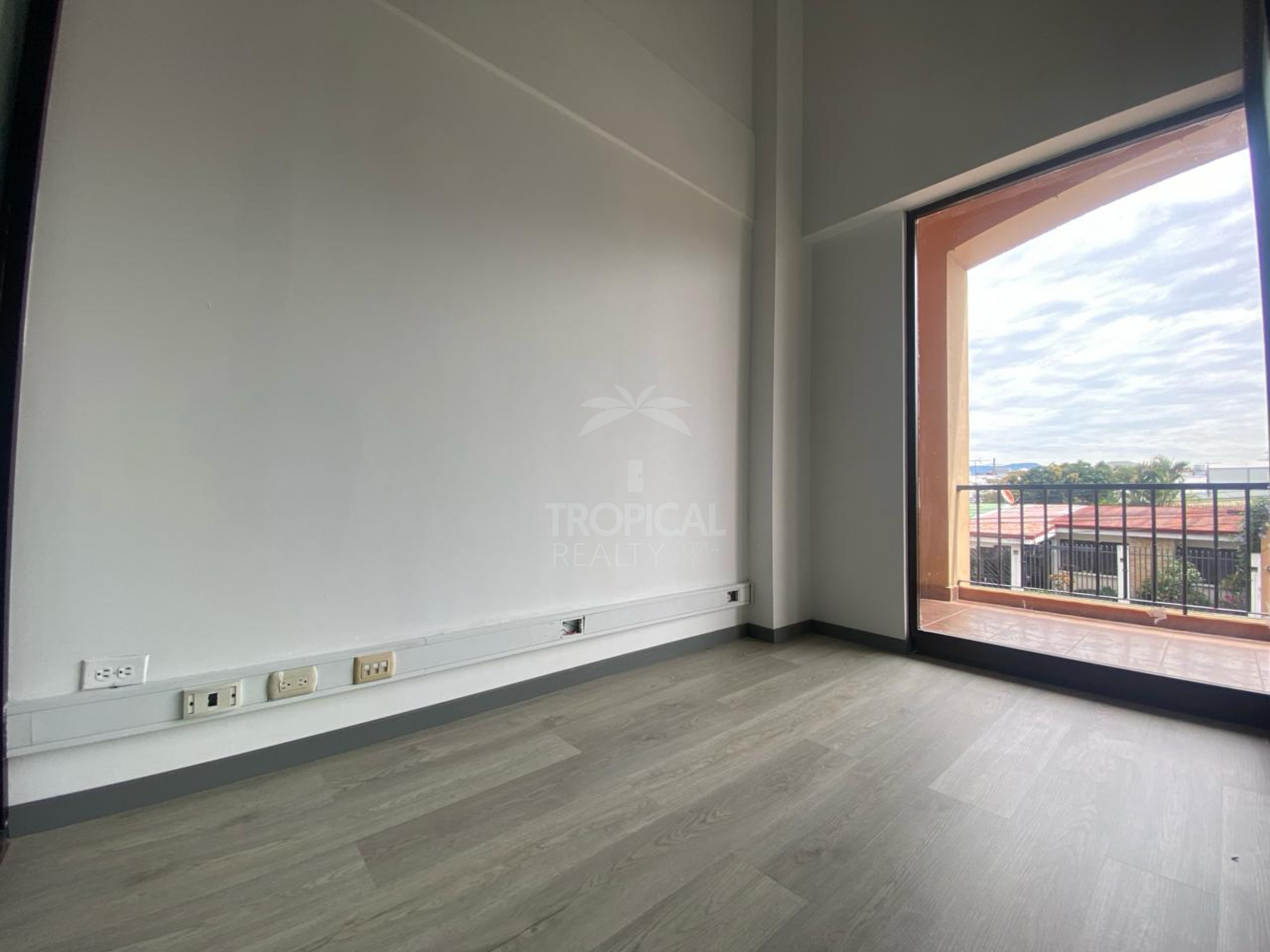 Commercial Space for Rent – Plaza Acuarium, Guachipelín, Escazú RENTED