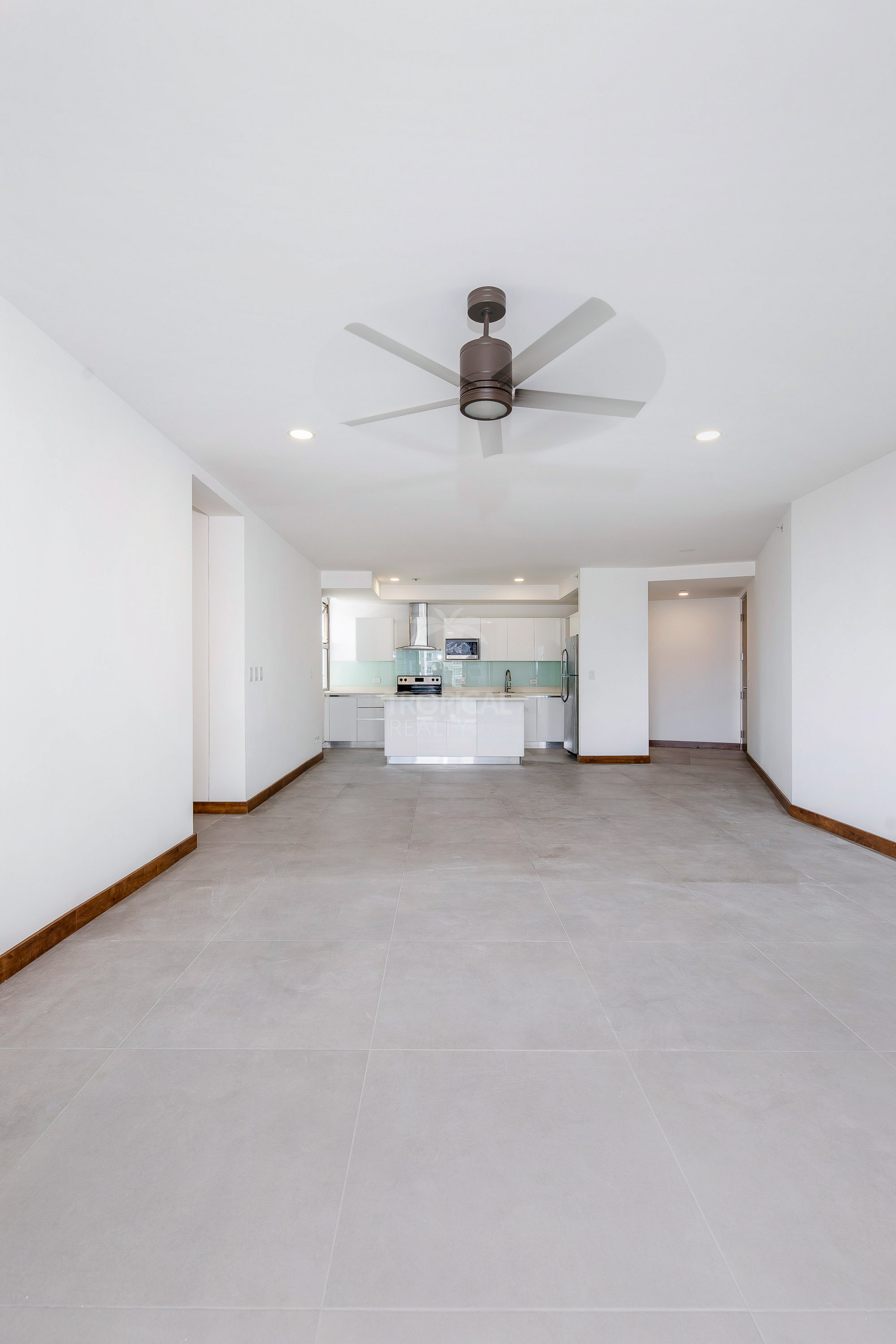 Luxury 10th Floor Condo with Panoramic Views in Nunciatura