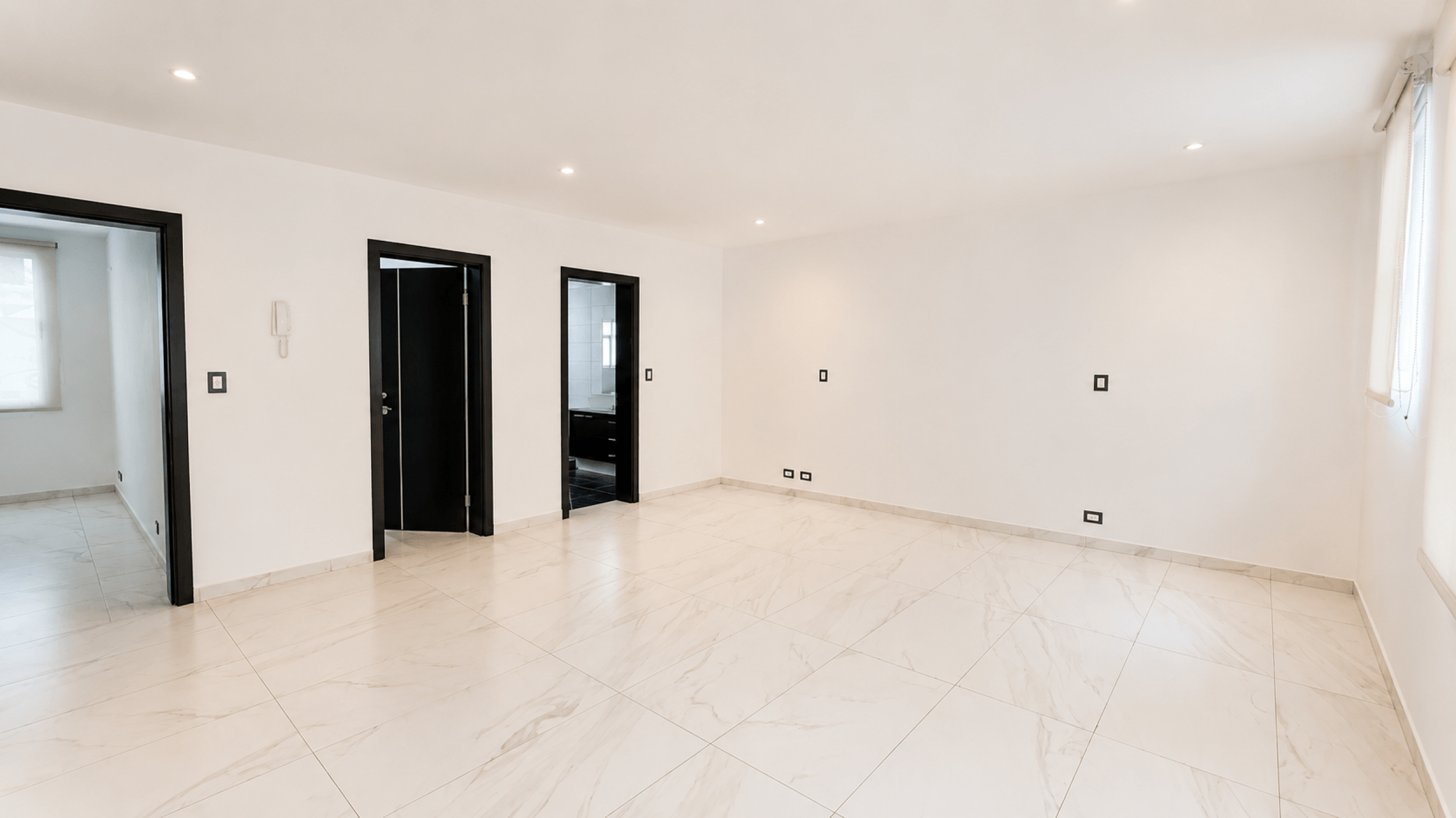 Modern Home for Rent in Santa Ana – 3 Bedrooms with Terrace and Spacious Living Areas