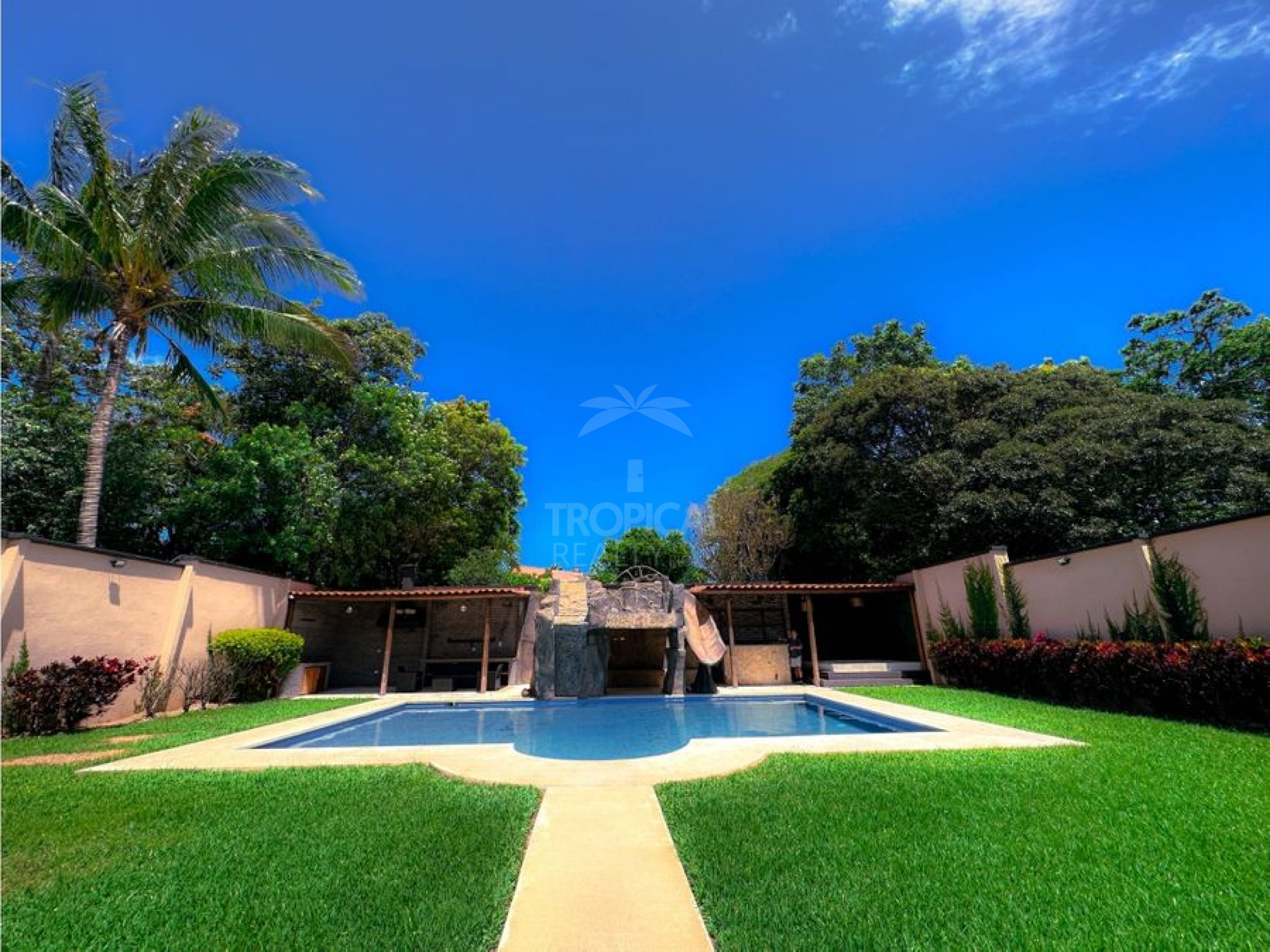 House for sale Ciudad Colon with pool