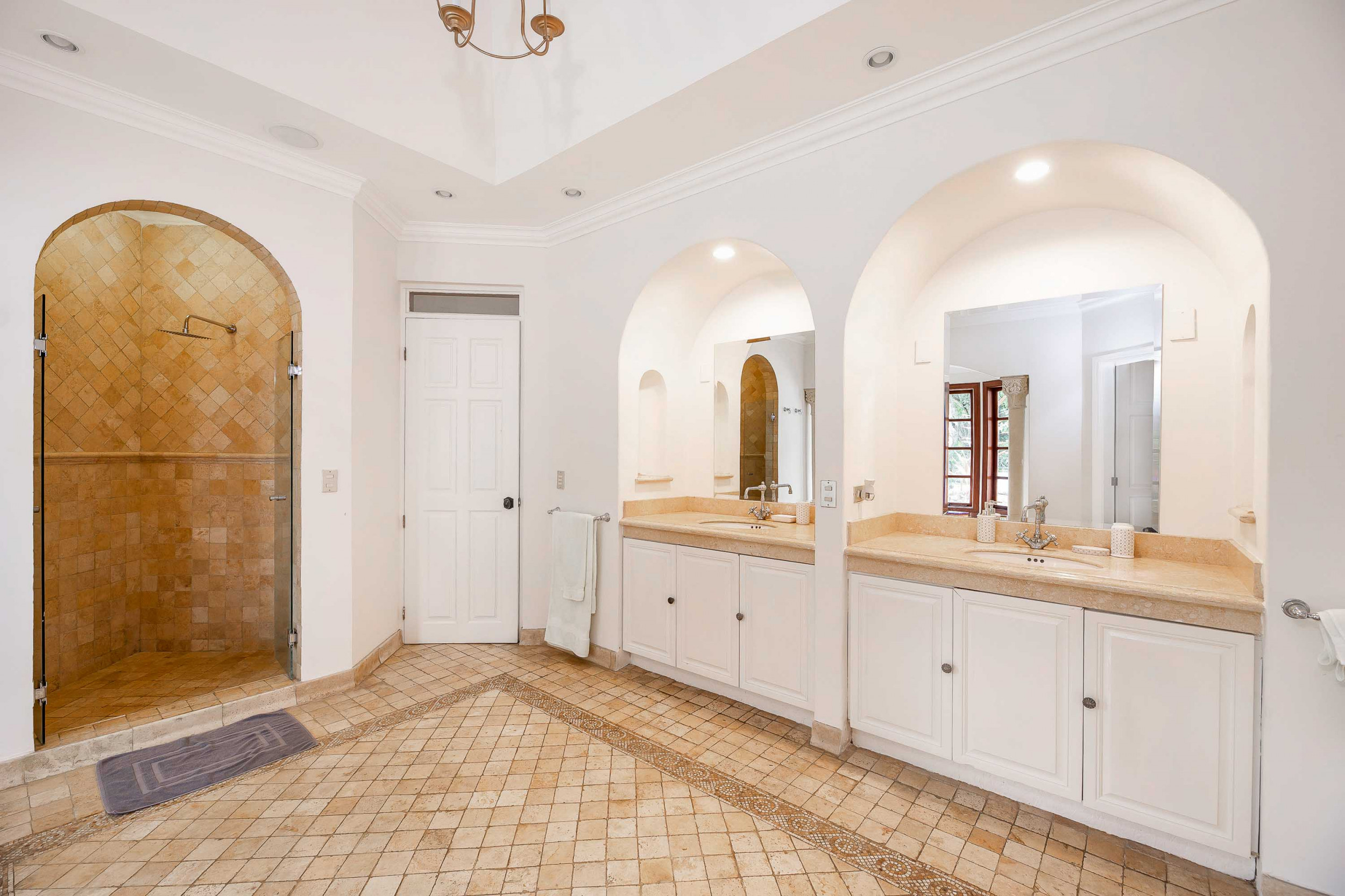 Resort-Style Luxury Villa in Turrucares, Alajuela: Your Dream Home Awaits!