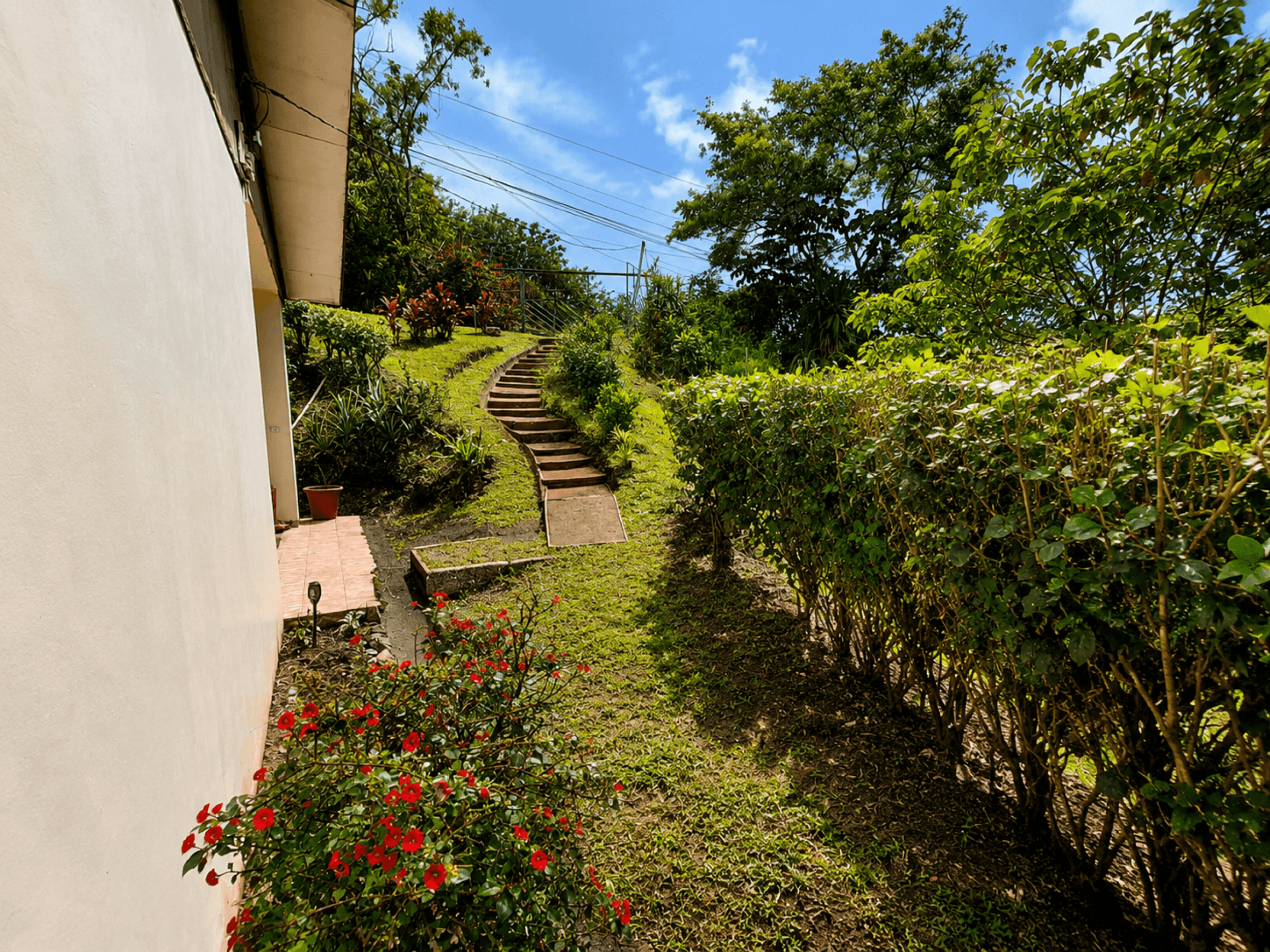 Home with large Lot and Spectacular Panoramic Views in Ciudad Colón