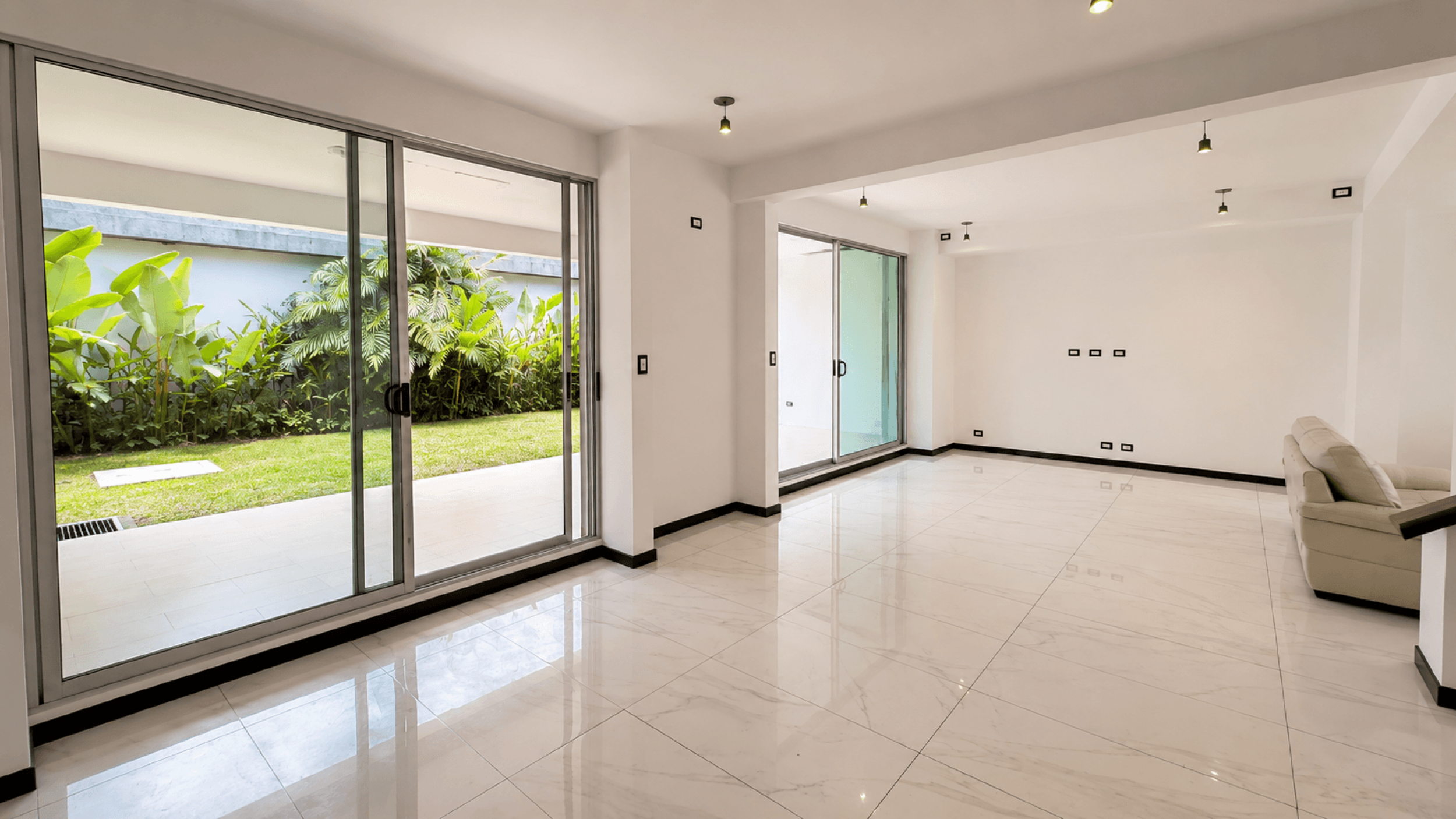 Modern Home for Rent in Santa Ana – 3 Bedrooms with Terrace and Spacious Living Areas