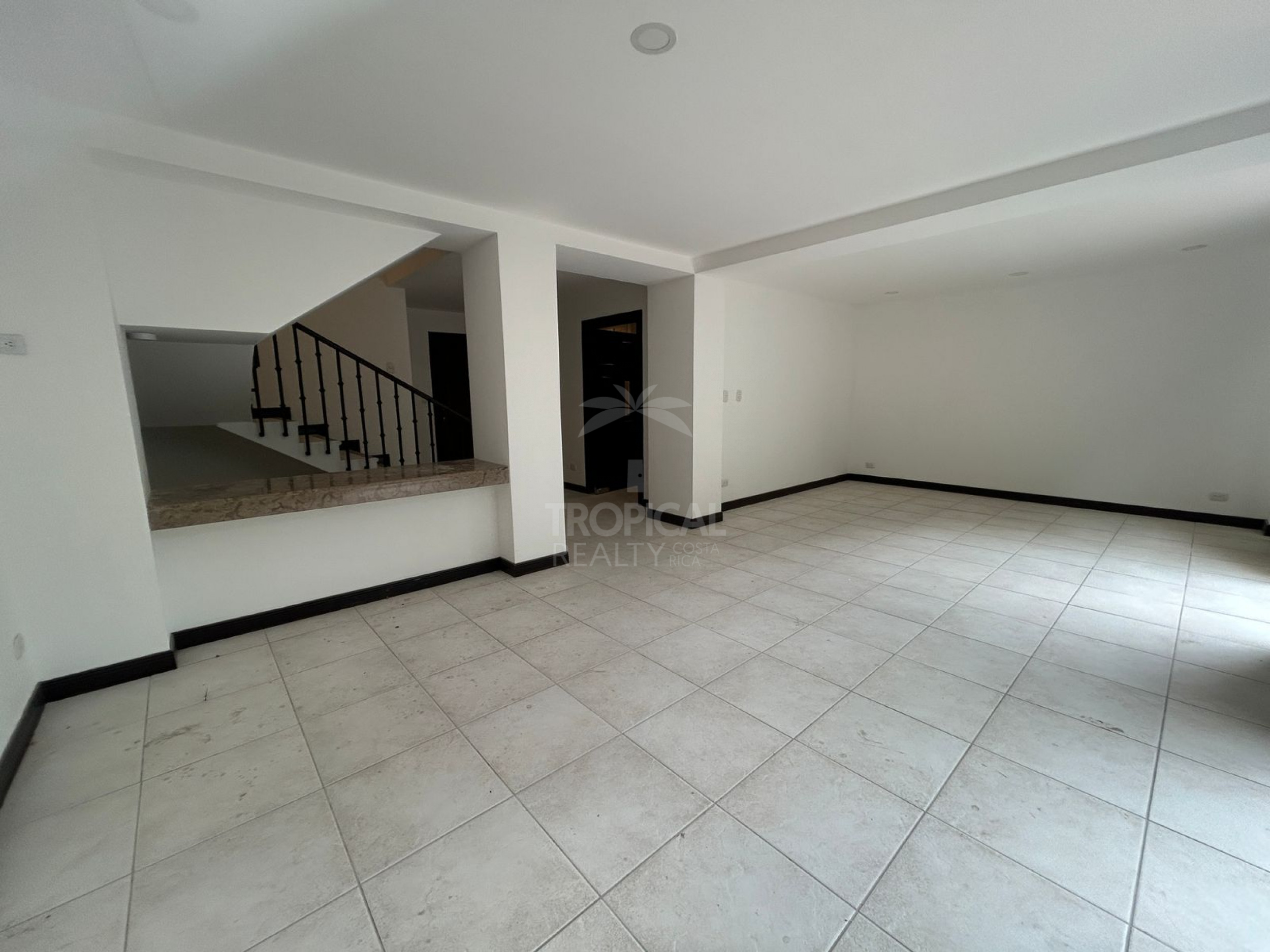 Modern Home for Sale or Rent in Gated Community near La Paco, Escazú RENTED