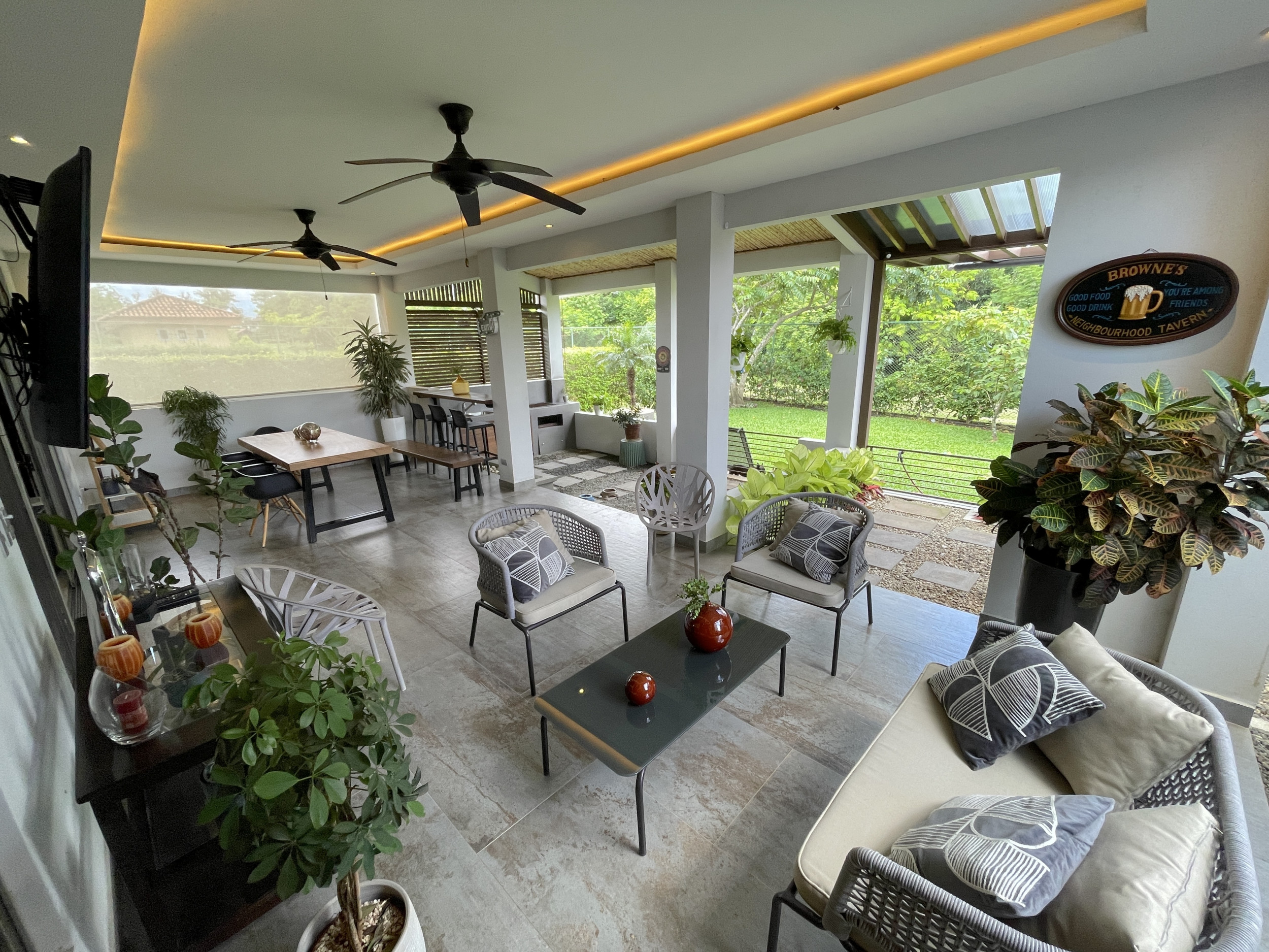 Beautiful House for Sale in Gated Community - Hacienda Los Reyes