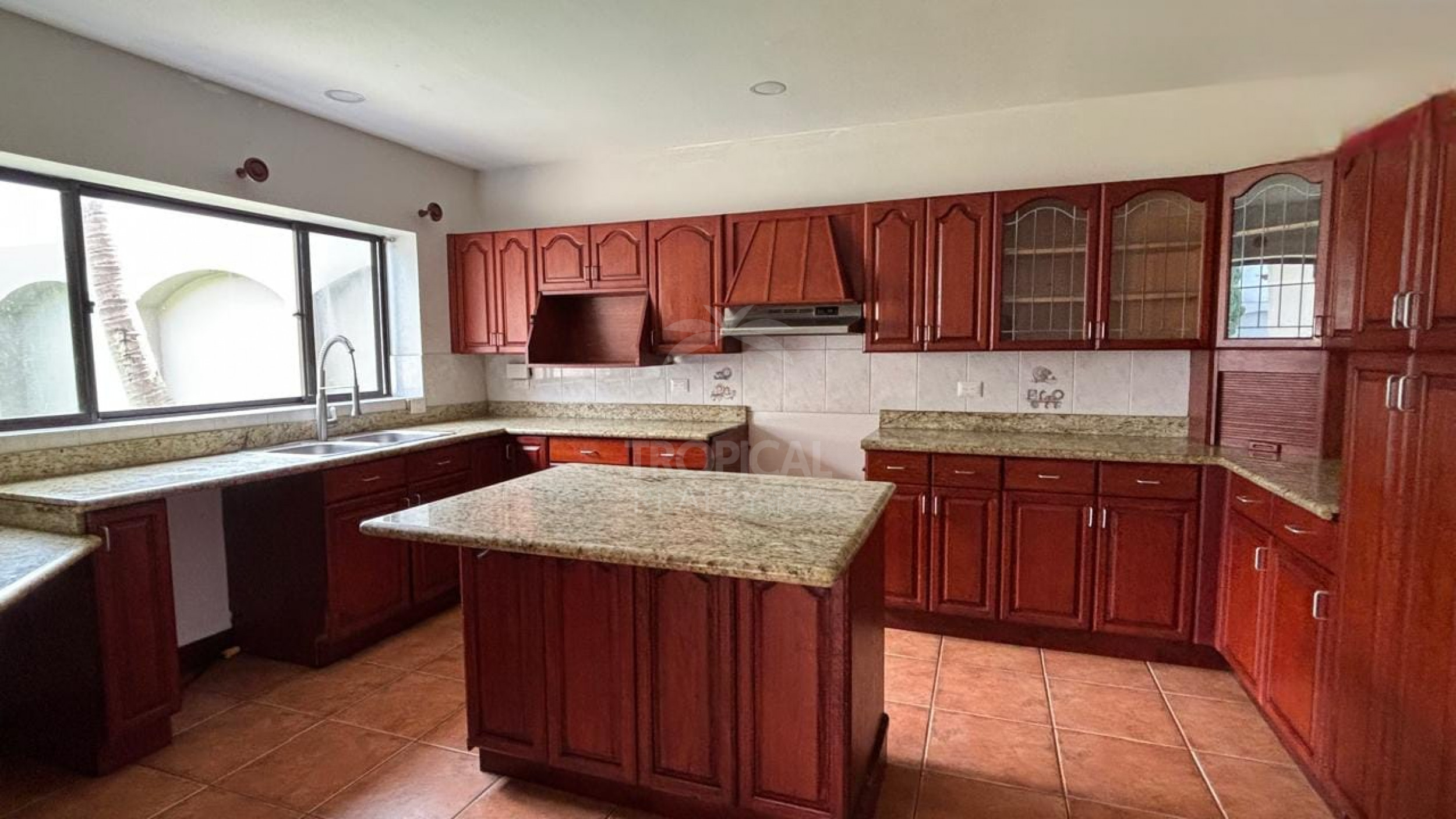 Independent Luxury Residence in Los Laureles, Escazú