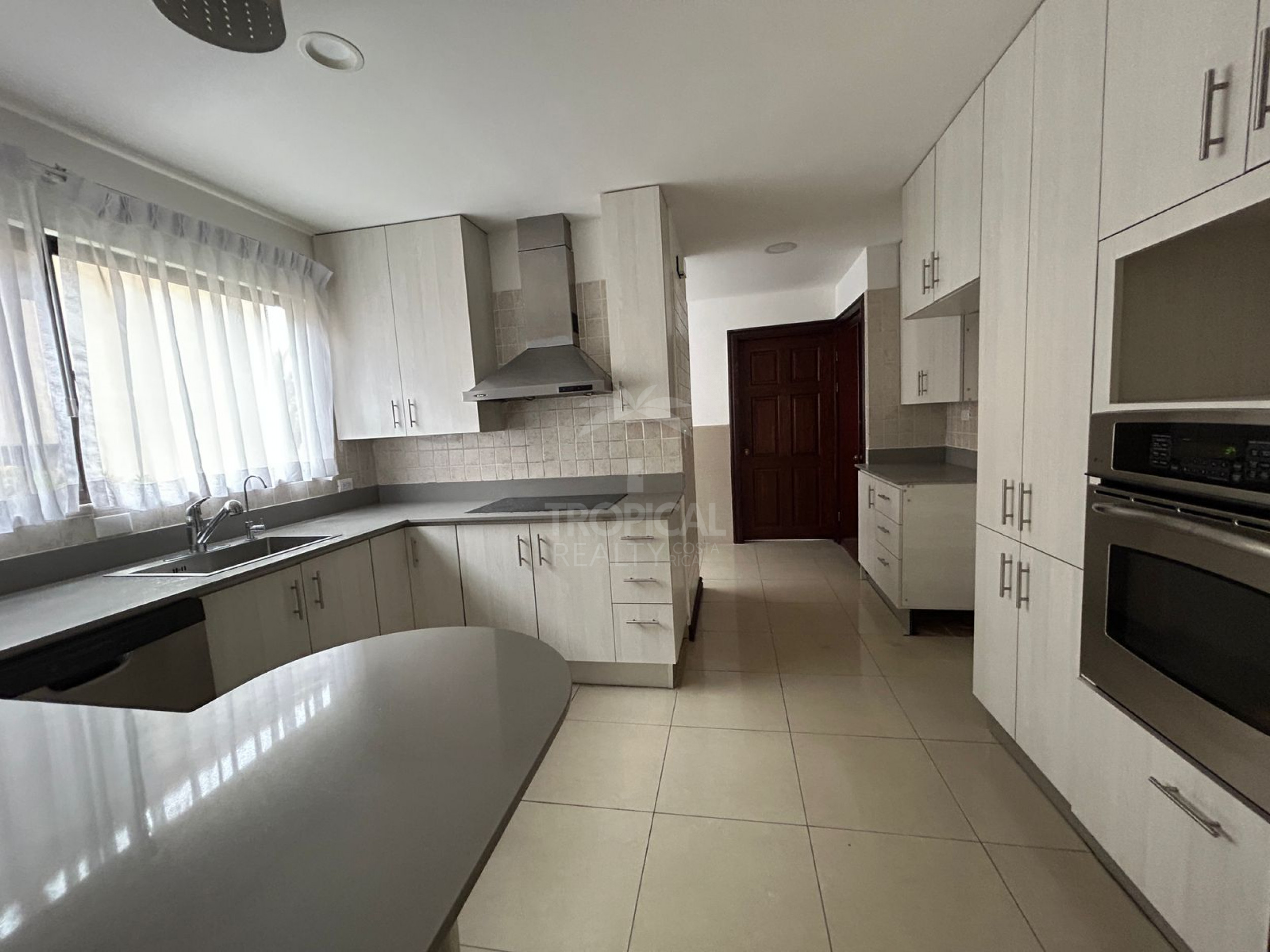House for Sale in Escazú Gated Community Near World Gym – 3 Bedrooms, Office & Private Garden