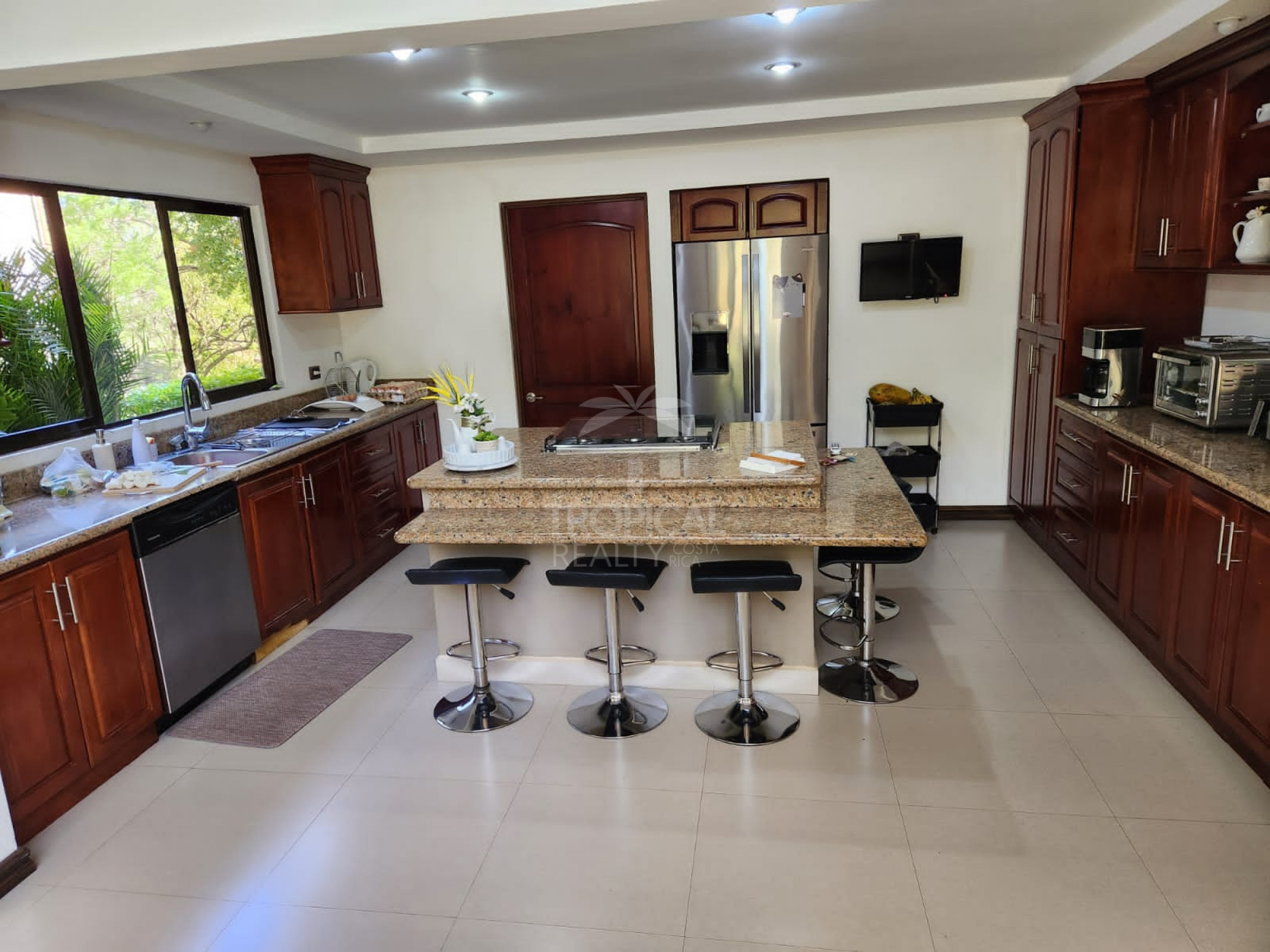 Single-Story Home for Sale in Bosque Dorado Condominium, Santa Ana – SOLD