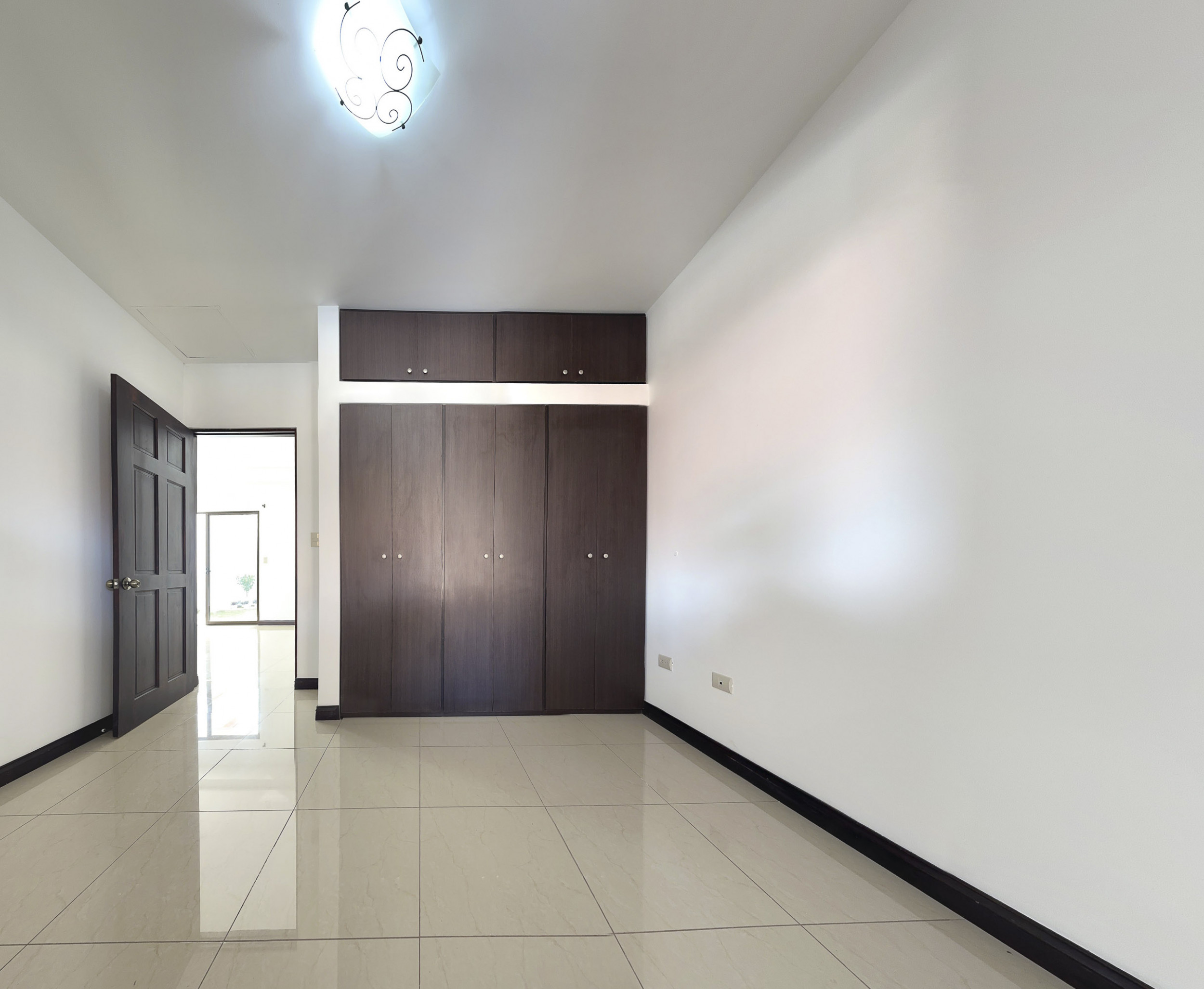 Modern 2-Bedroom Condo in Monte Blanco, Heredia