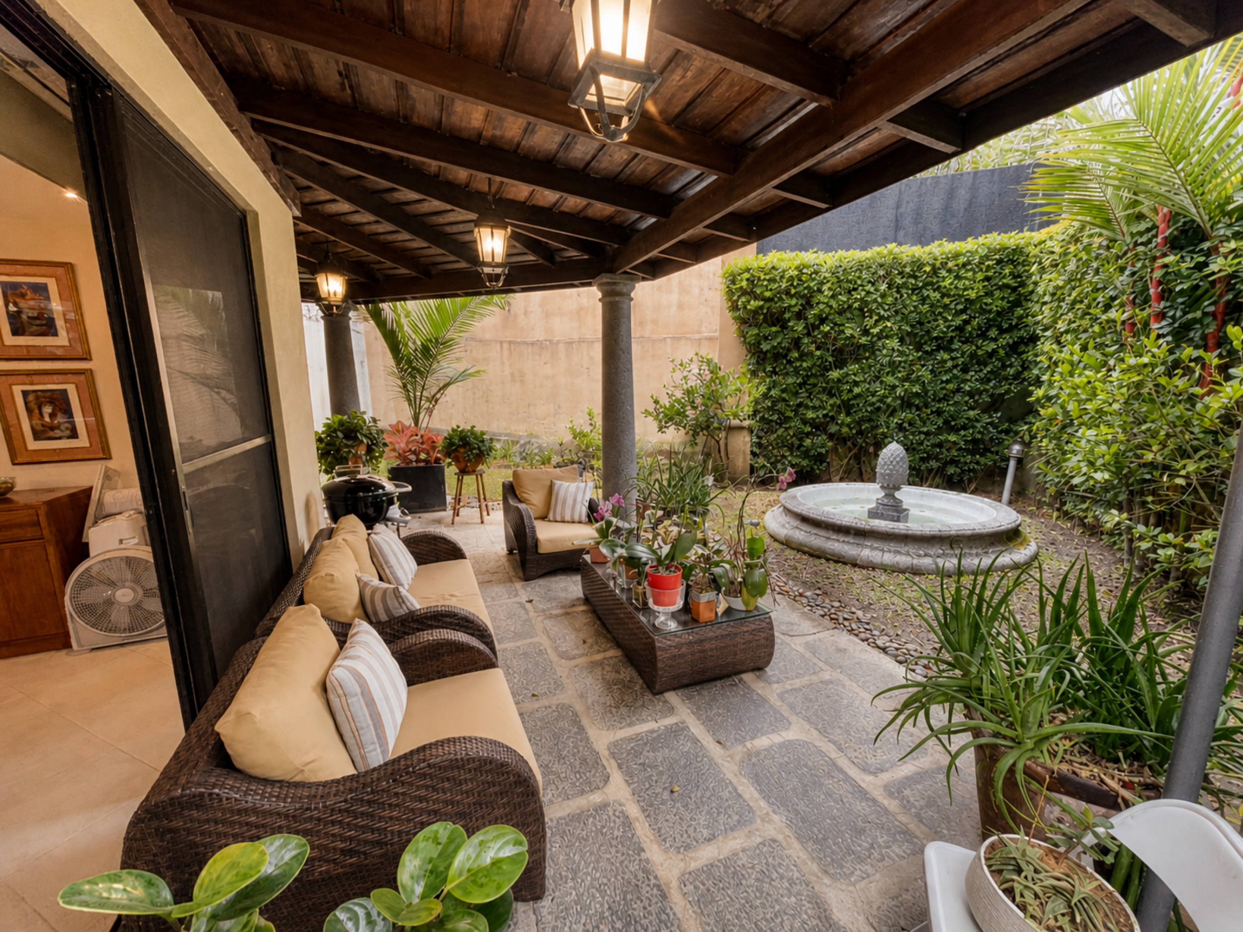 Luxury Home for Sale in Los Pinos Gated Community, Jaboncillos – Escazú | Panoramic Views & 24/7 Security