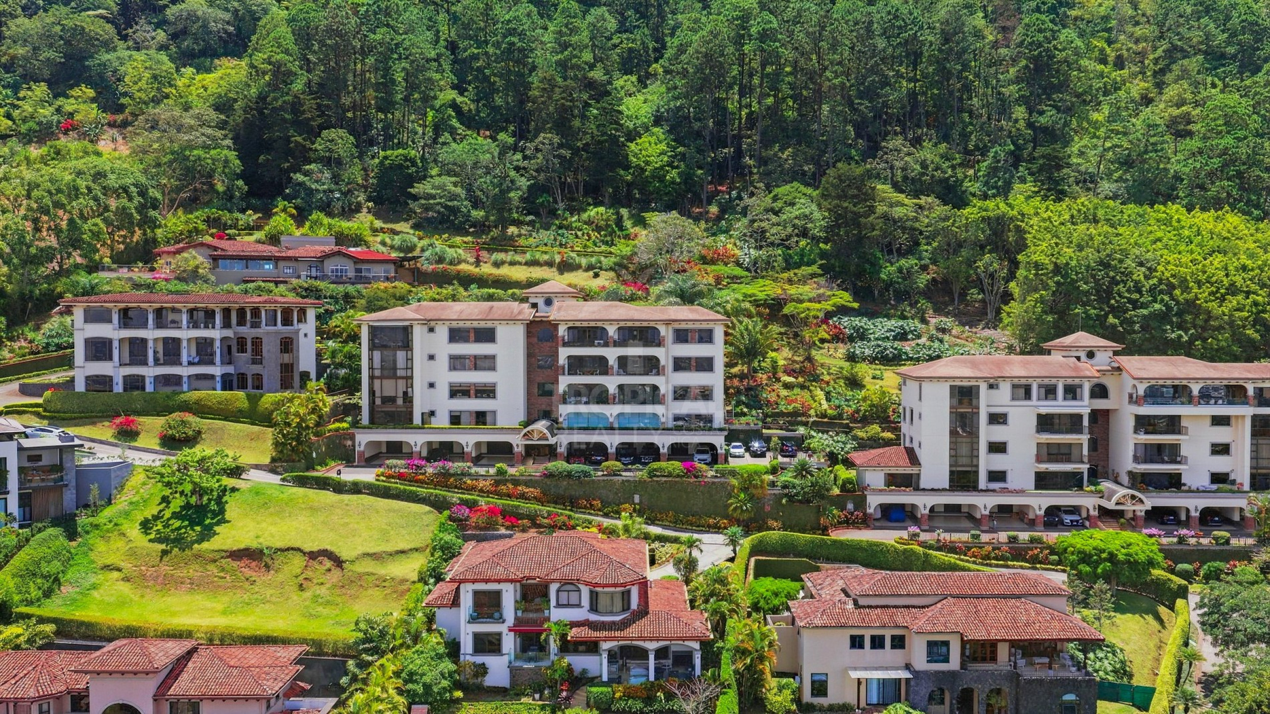 Vivir en las Nubes: Penthouse de 432 m² en Altos de Monasterio