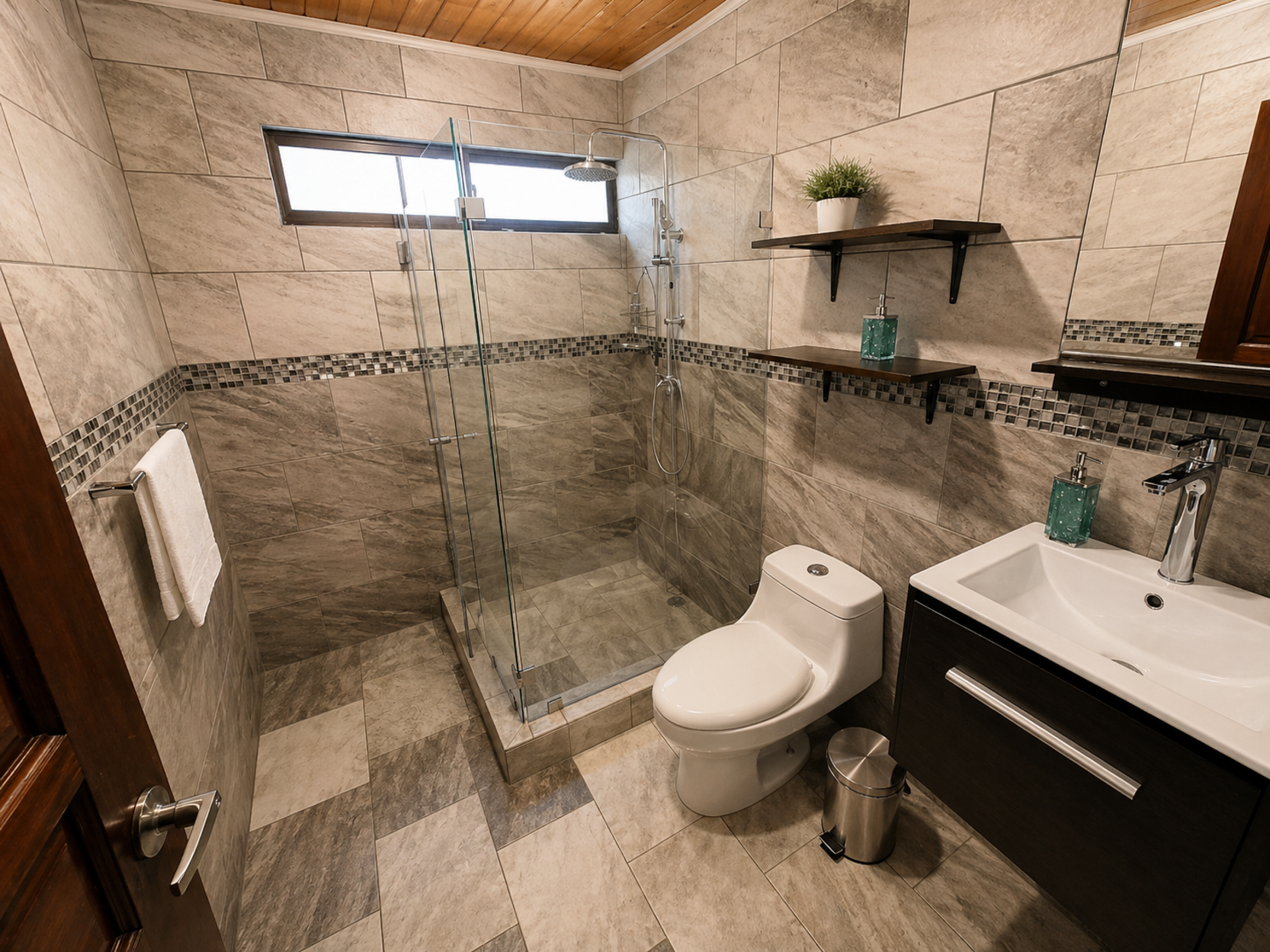 Home for Sale in Curridabat – 3 Levels, Office, TV Room & Spacious Layout