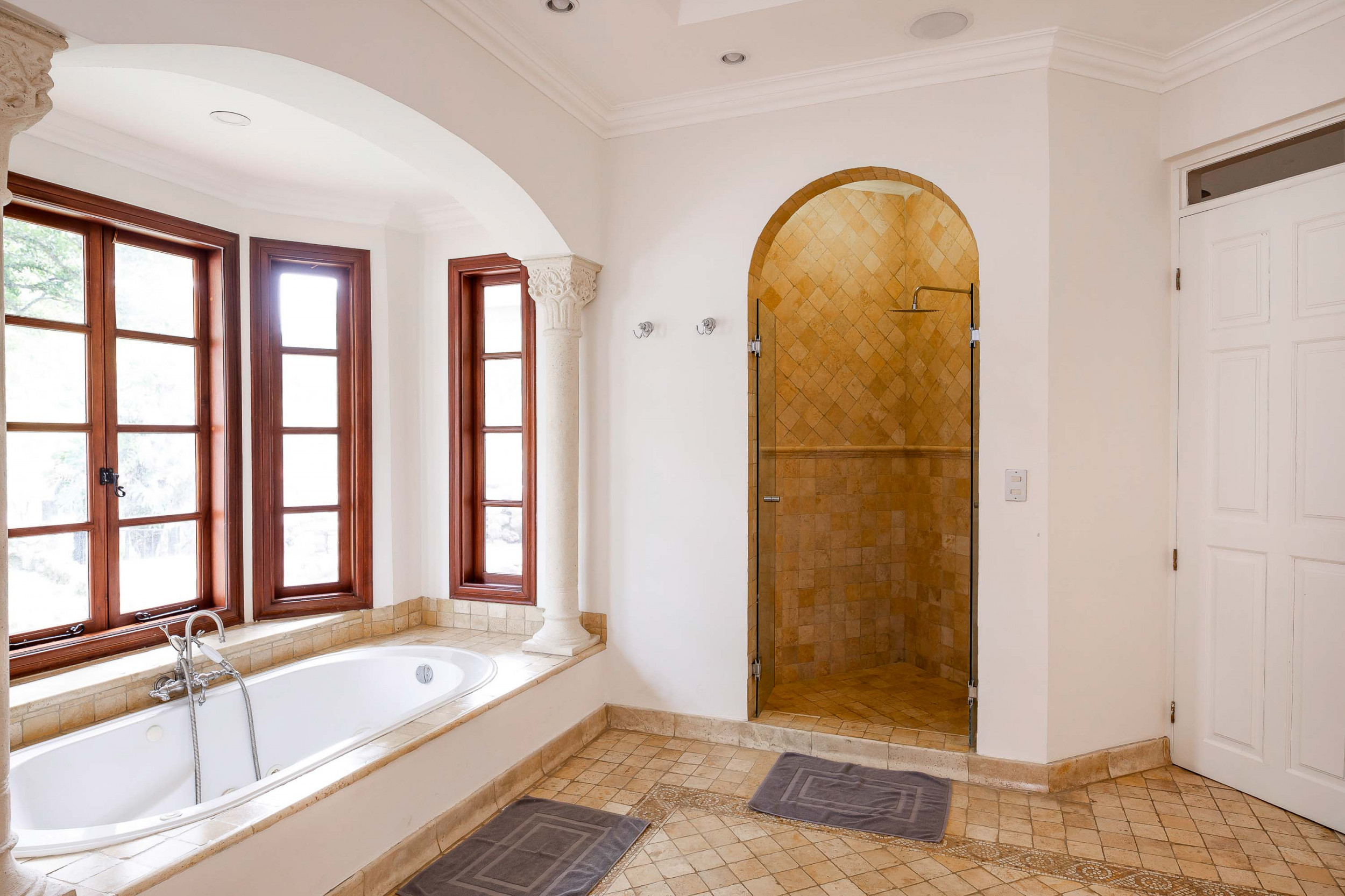 Resort-Style Luxury Villa in Turrucares, Alajuela: Your Dream Home Awaits!