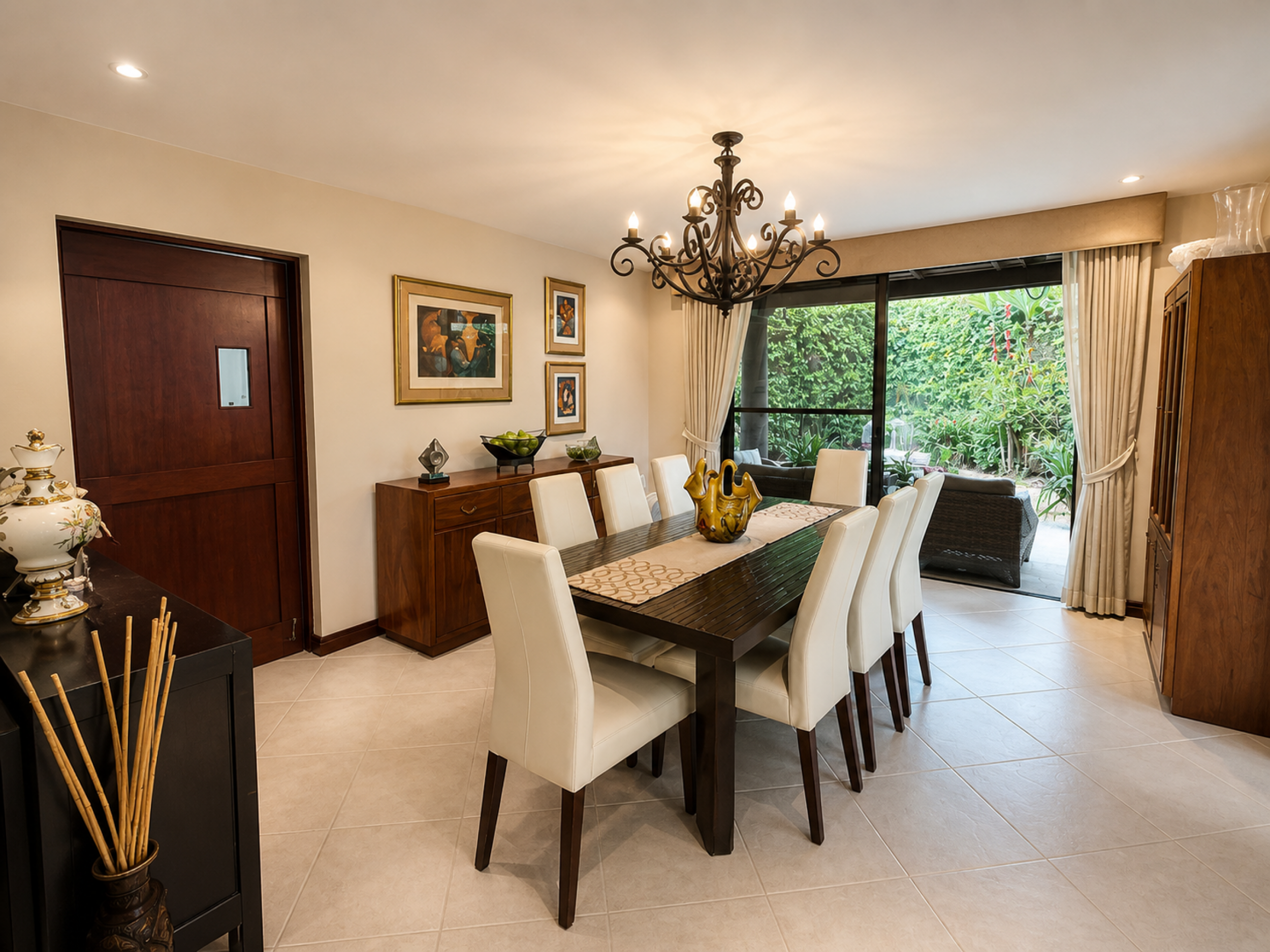 Luxury Home for Sale in Los Pinos Gated Community, Jaboncillos – Escazú | Panoramic Views & 24/7 Security