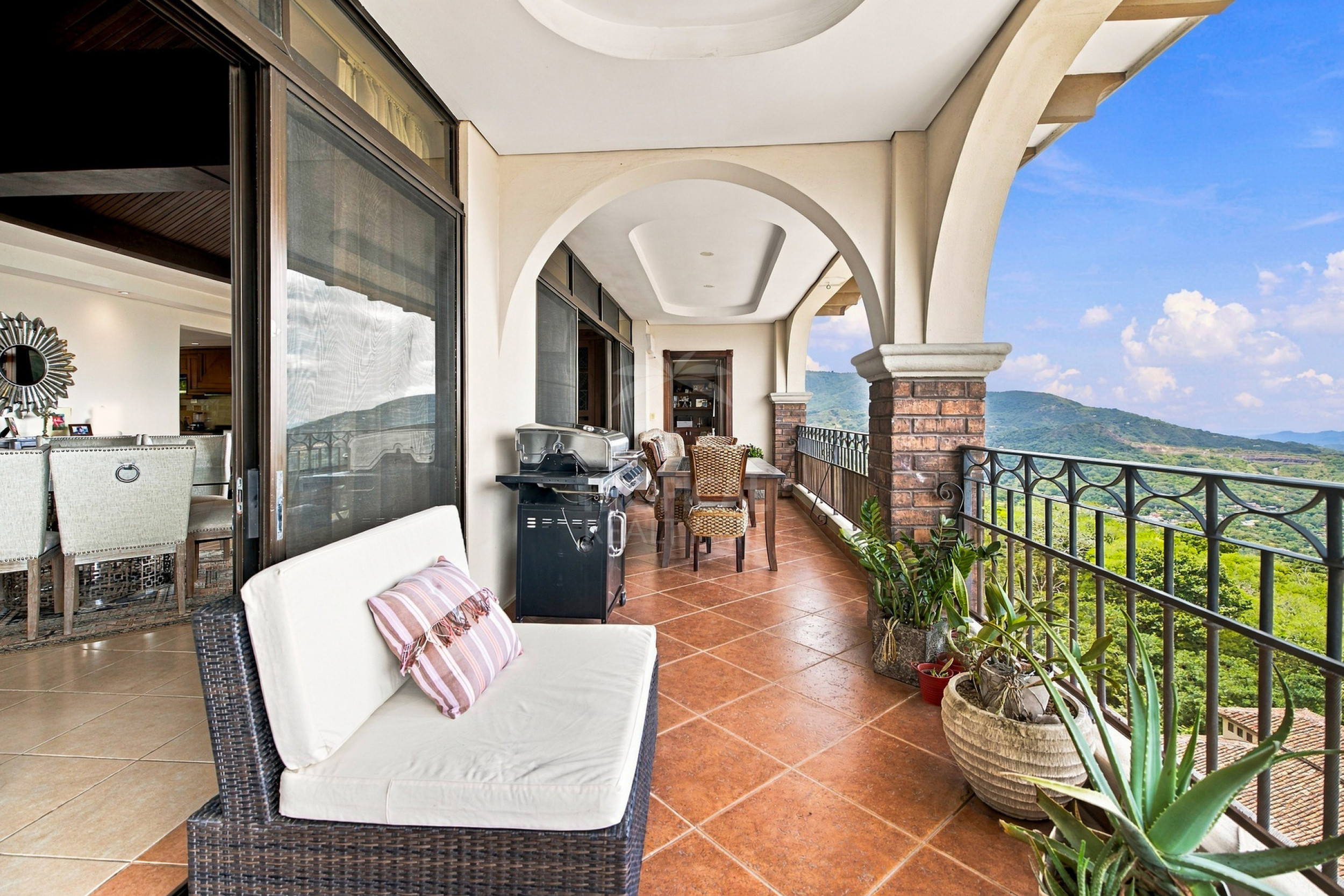 Vivir en las Nubes: Penthouse de 432 m² en Altos de Monasterio