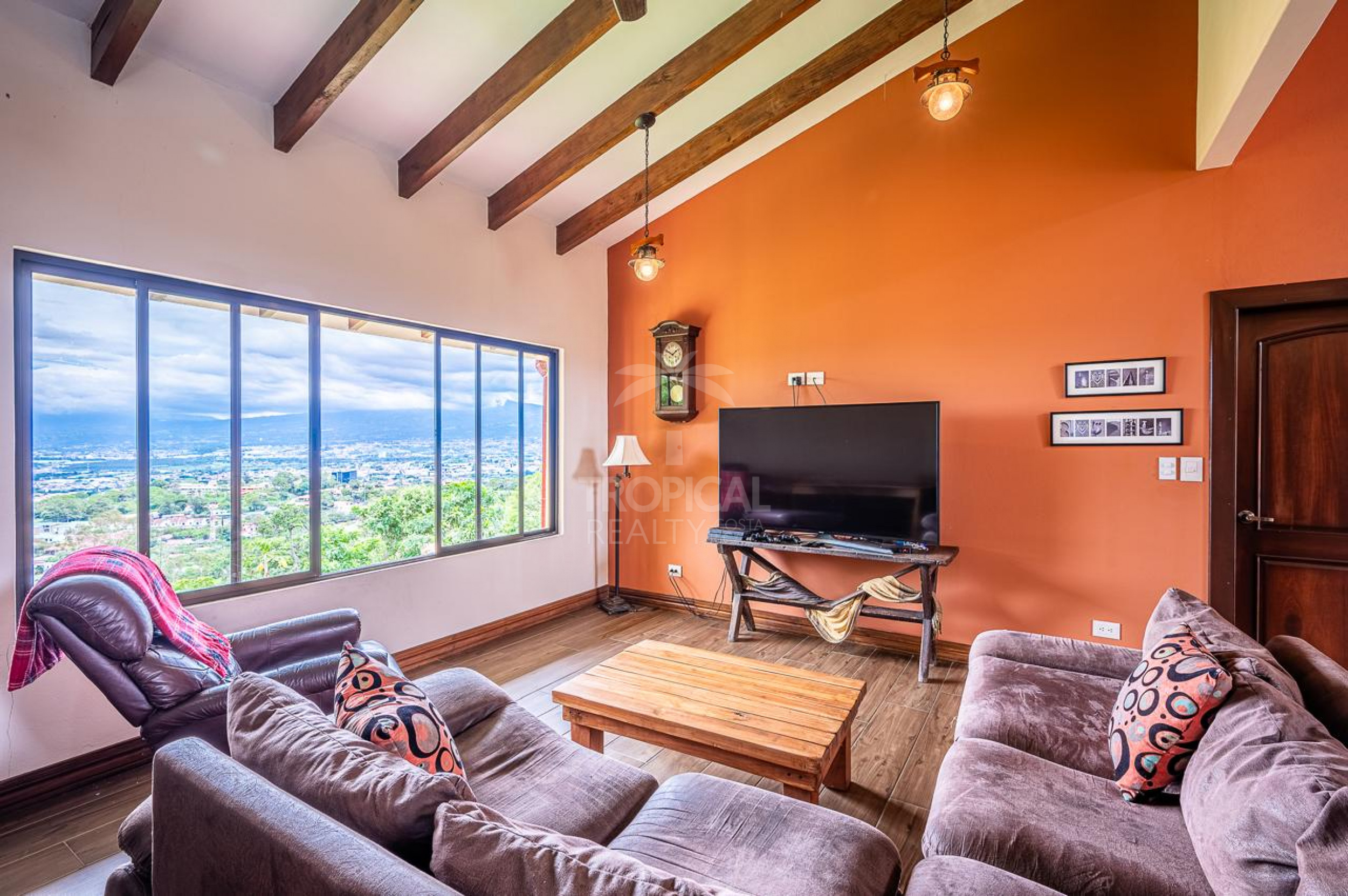 Panoramic home Escazu, property with a home and 2 apartments SOLD