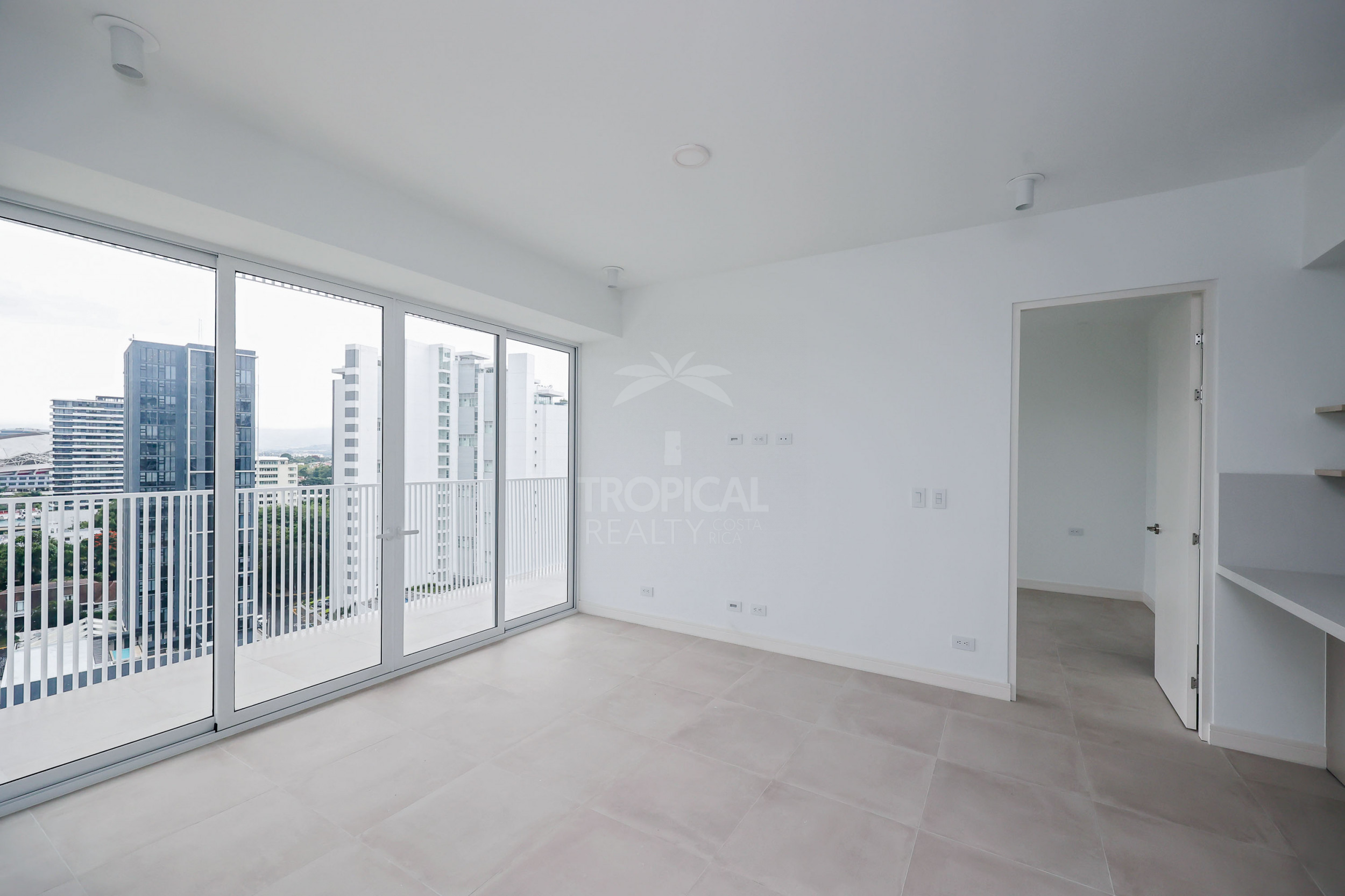 Contemporary City View Apartment – La Sabana, San José