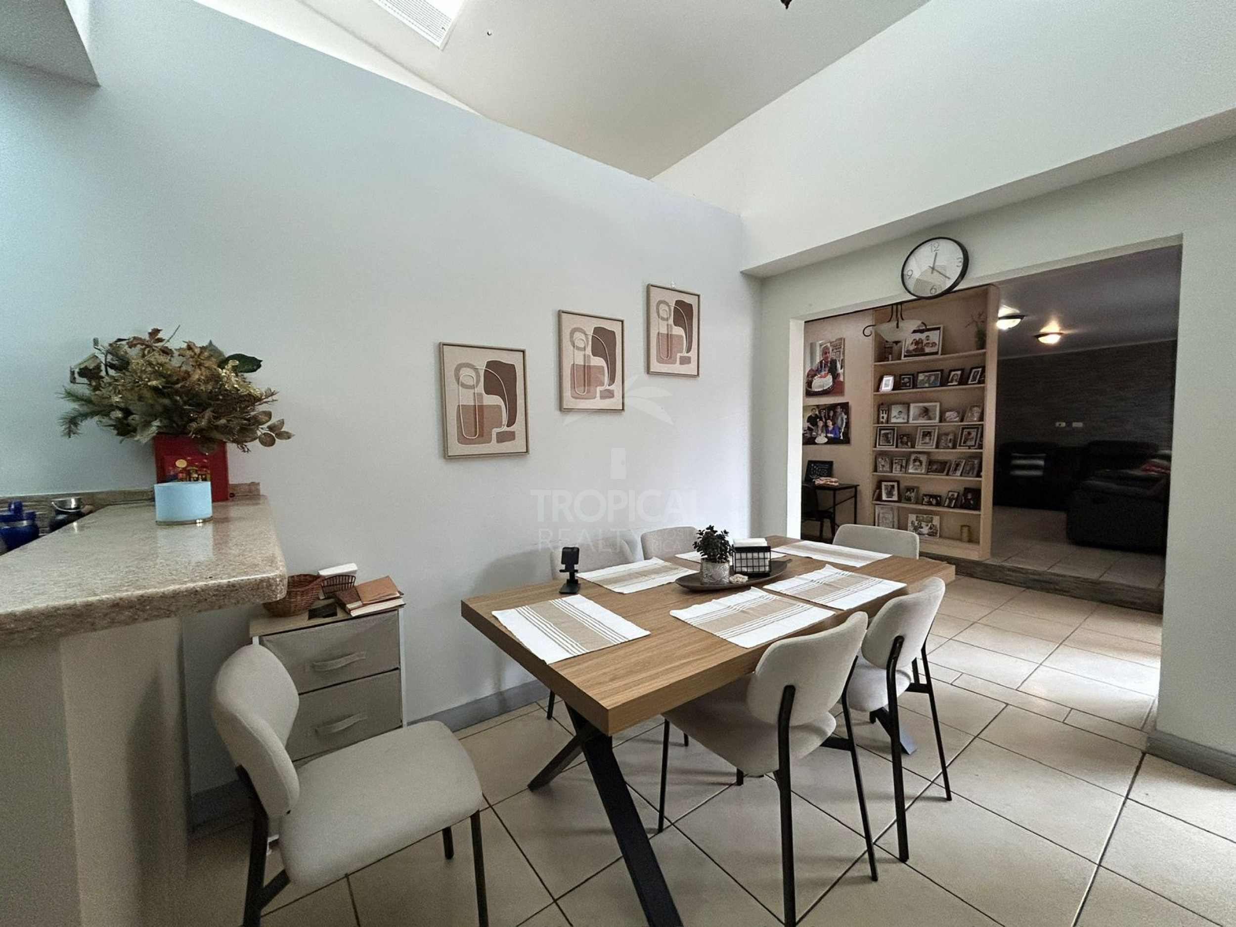 Independent Home for Sale in San Francisco de Dos Ríos – Spacious Layout, Office & Patio