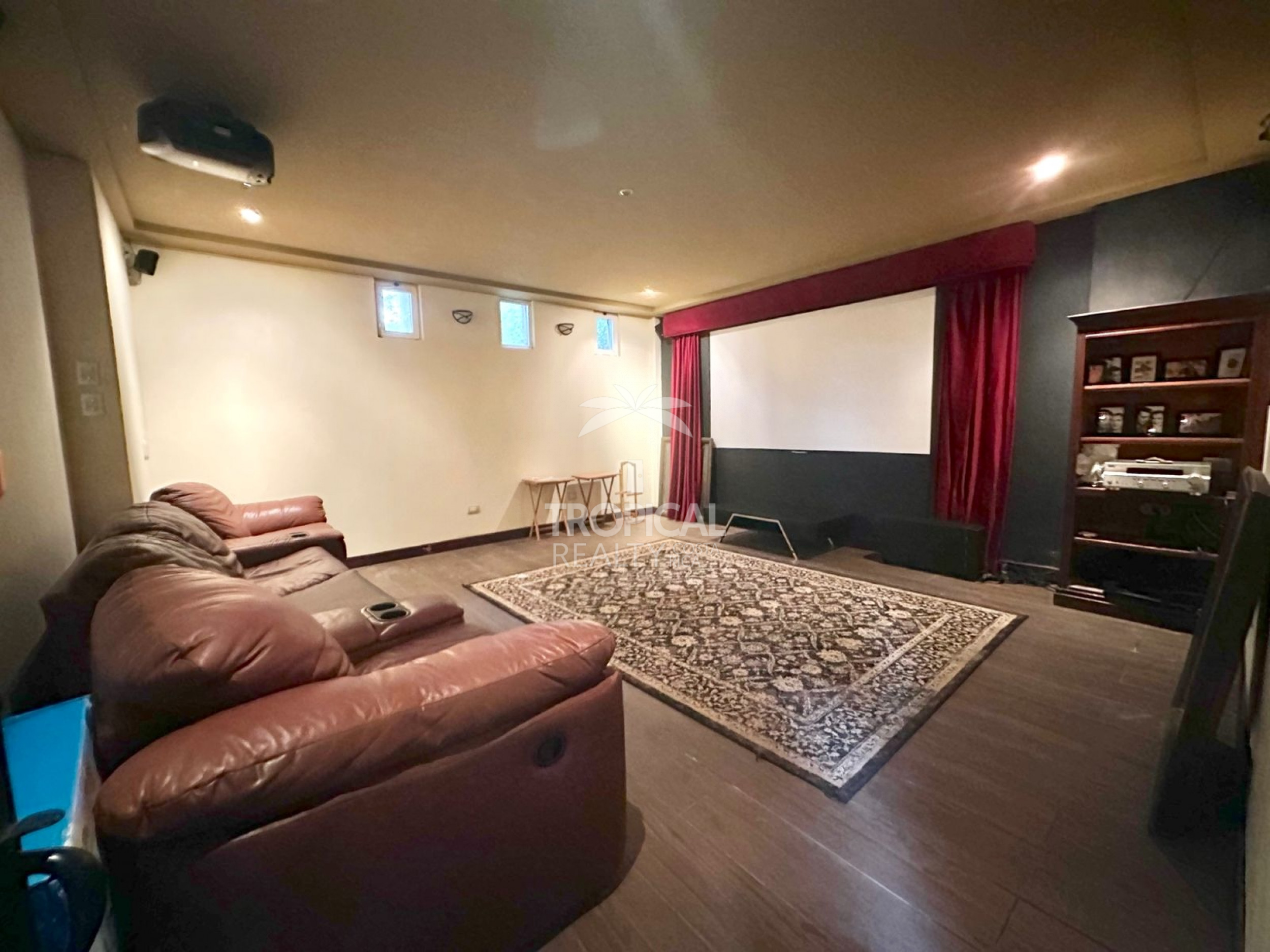Villa Real for sale or rent