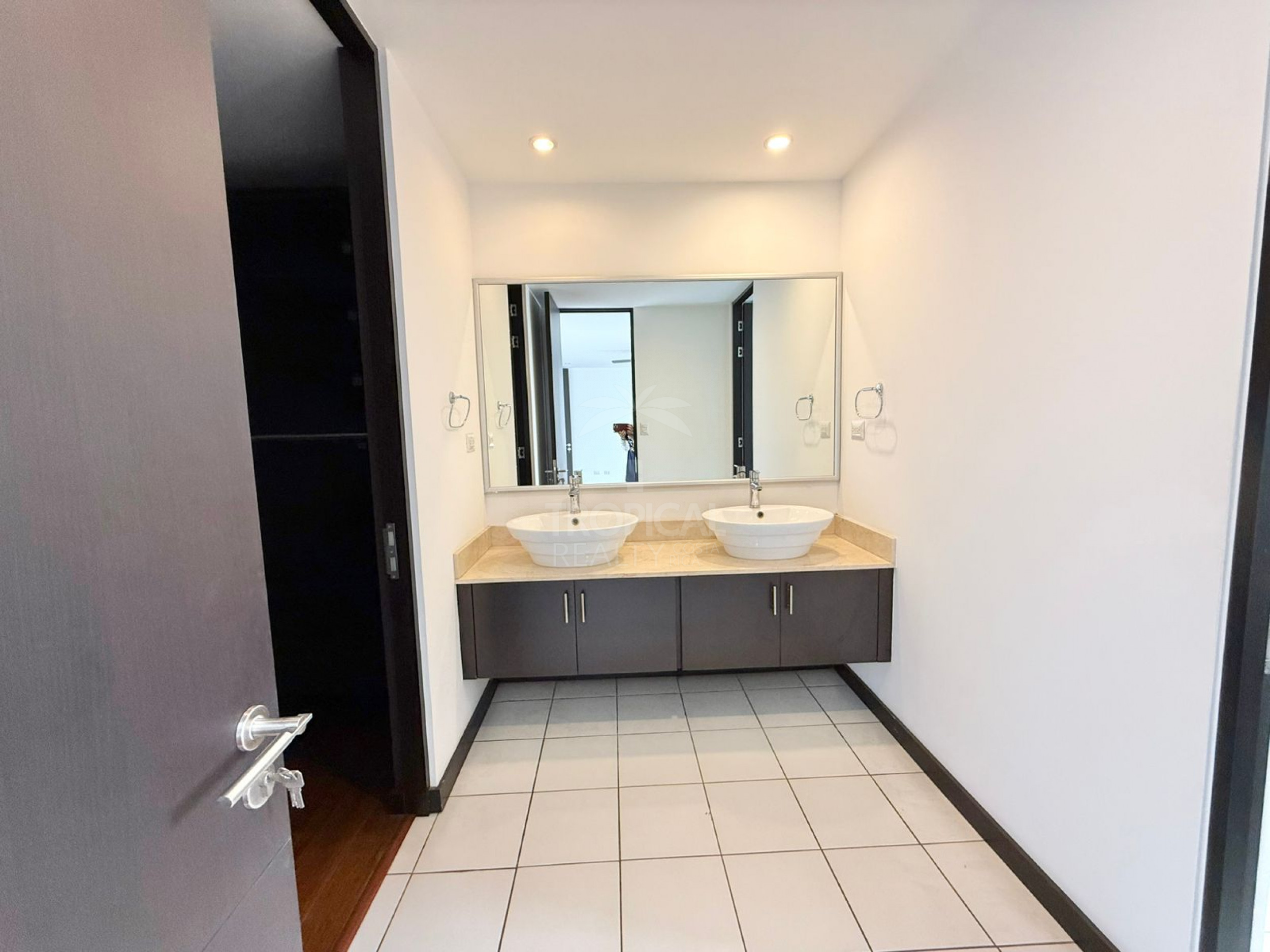 Modern Home in Gated Community with Full Amenities – Pozos, Santa Ana | $395,000