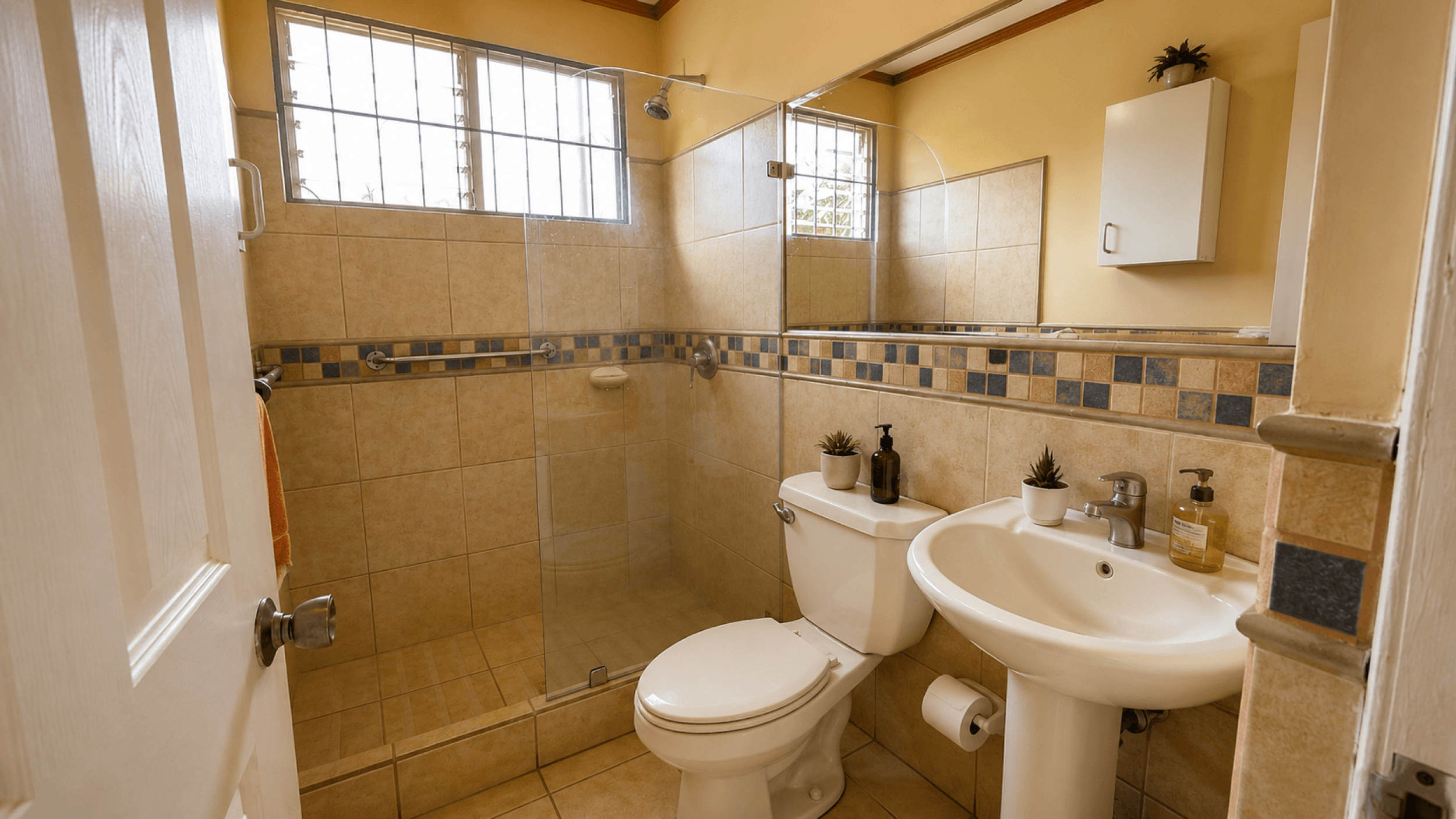 Family Home for Sale with Spacious Private Garden in Ciudad Colón – Boulevard Las Palmas