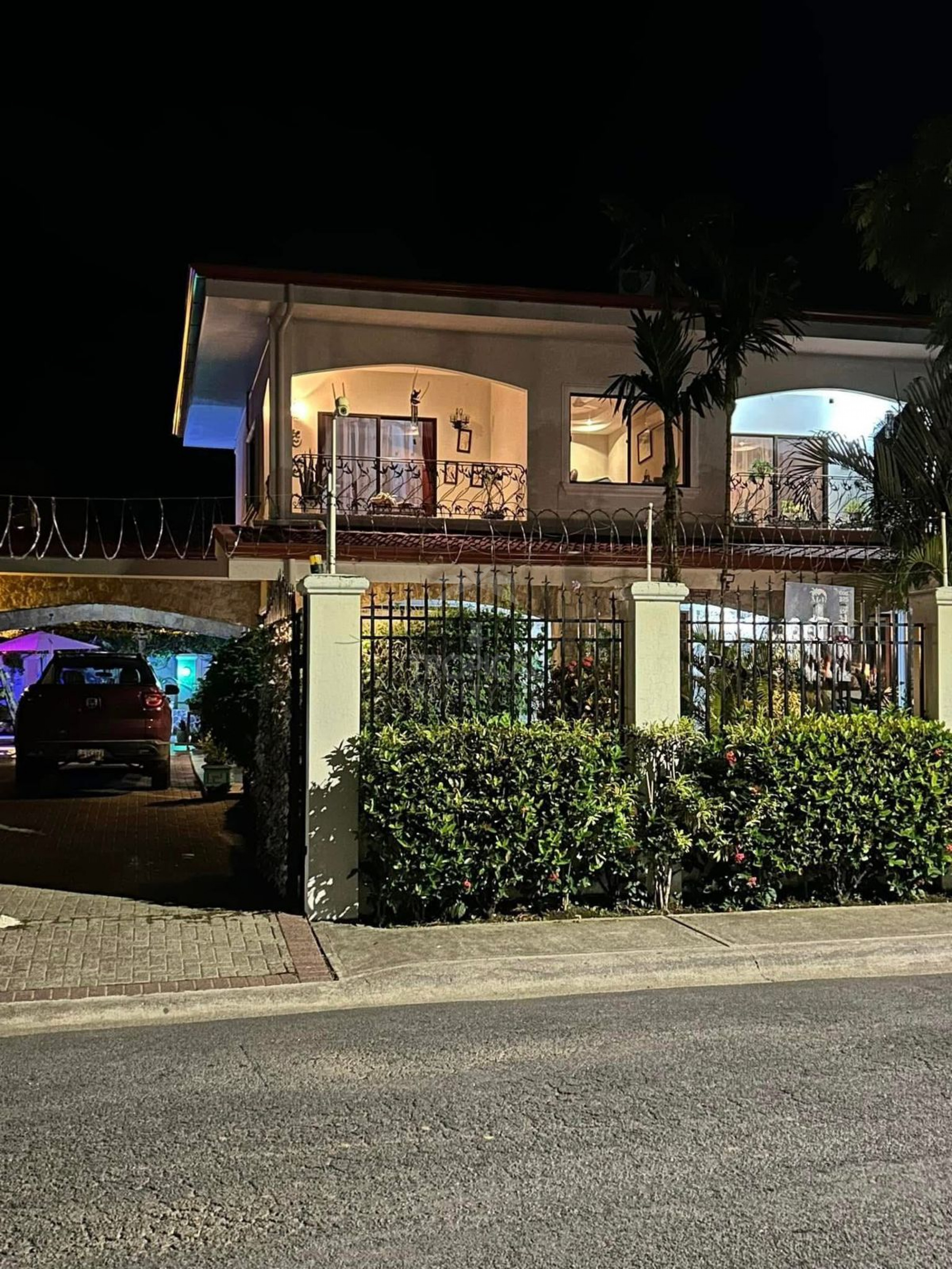 House for Sale in Jacó Beach – Private Pool & Jacuzzi