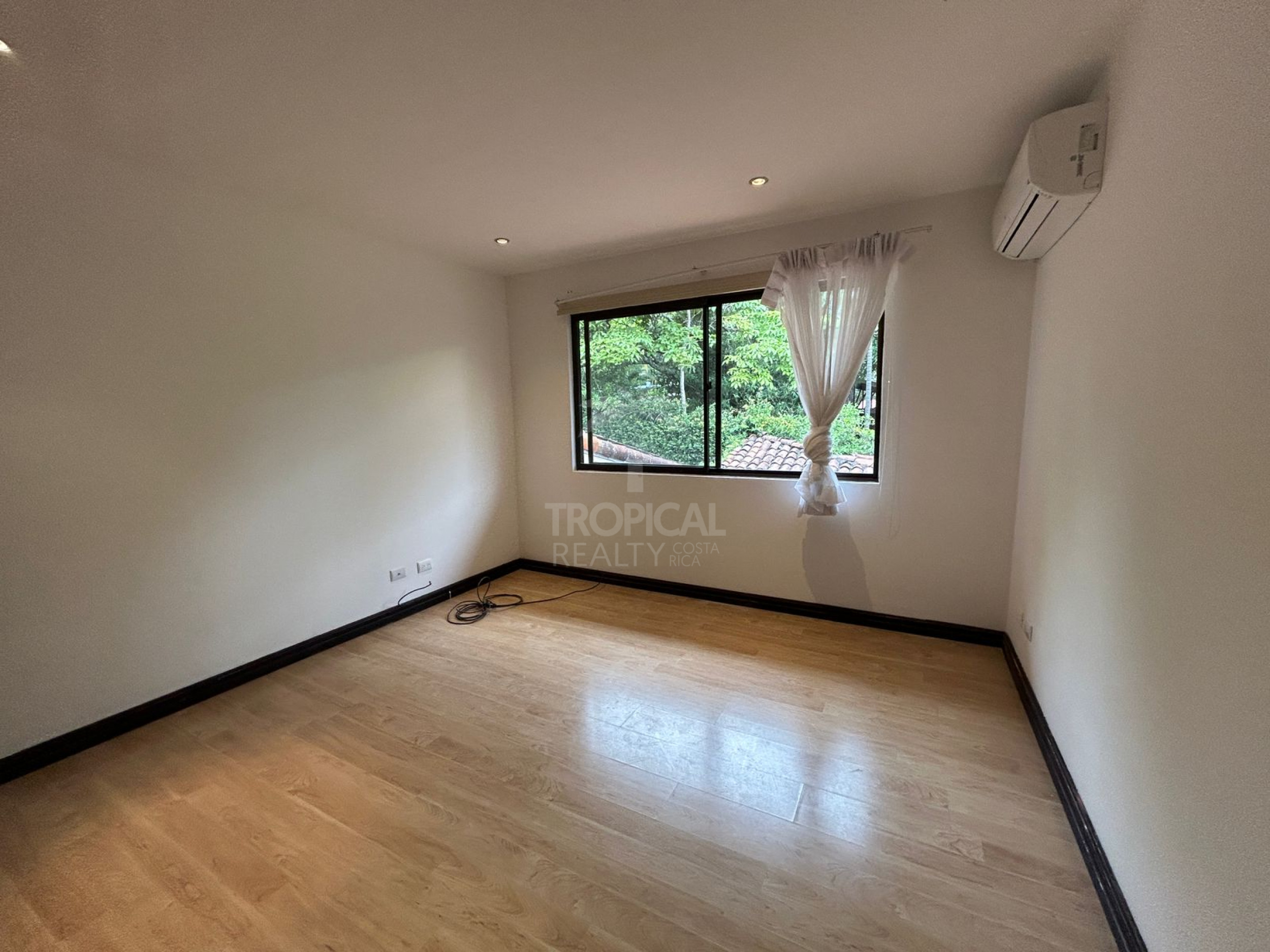 House for Sale in Escazú Gated Community Near World Gym – 3 Bedrooms, Office & Private Garden