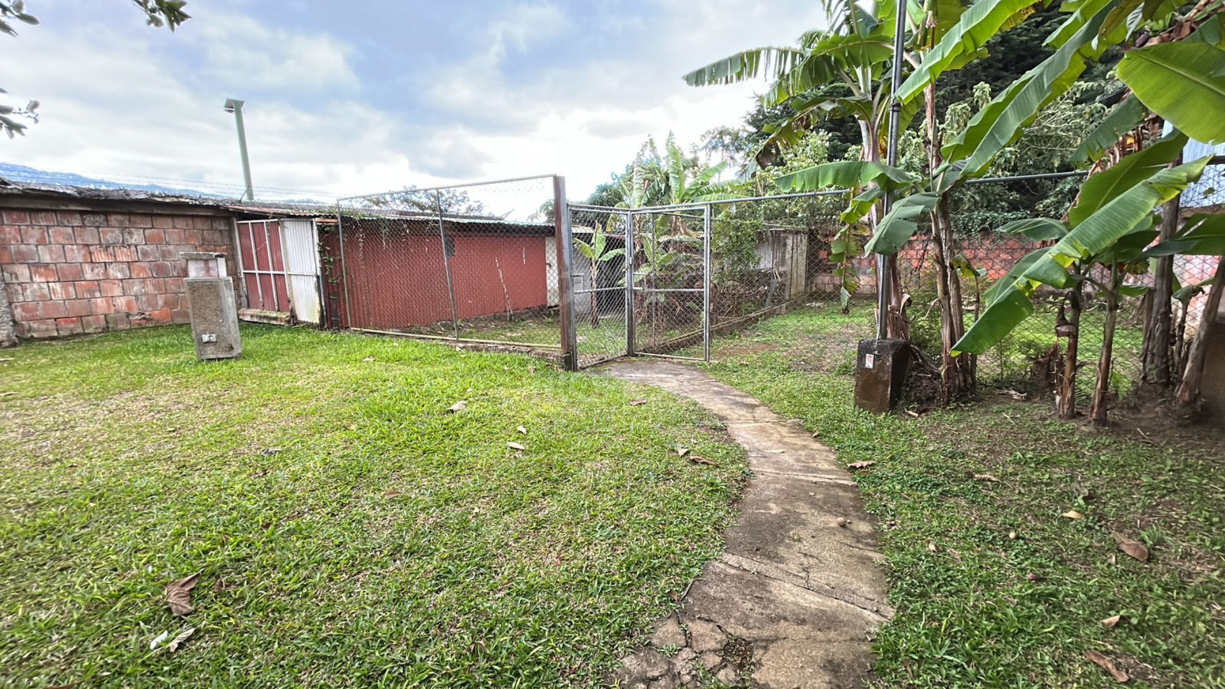 For Sale: House with Mixed Land Use in Granadilla – Large Lot with Development Potential | $819,000