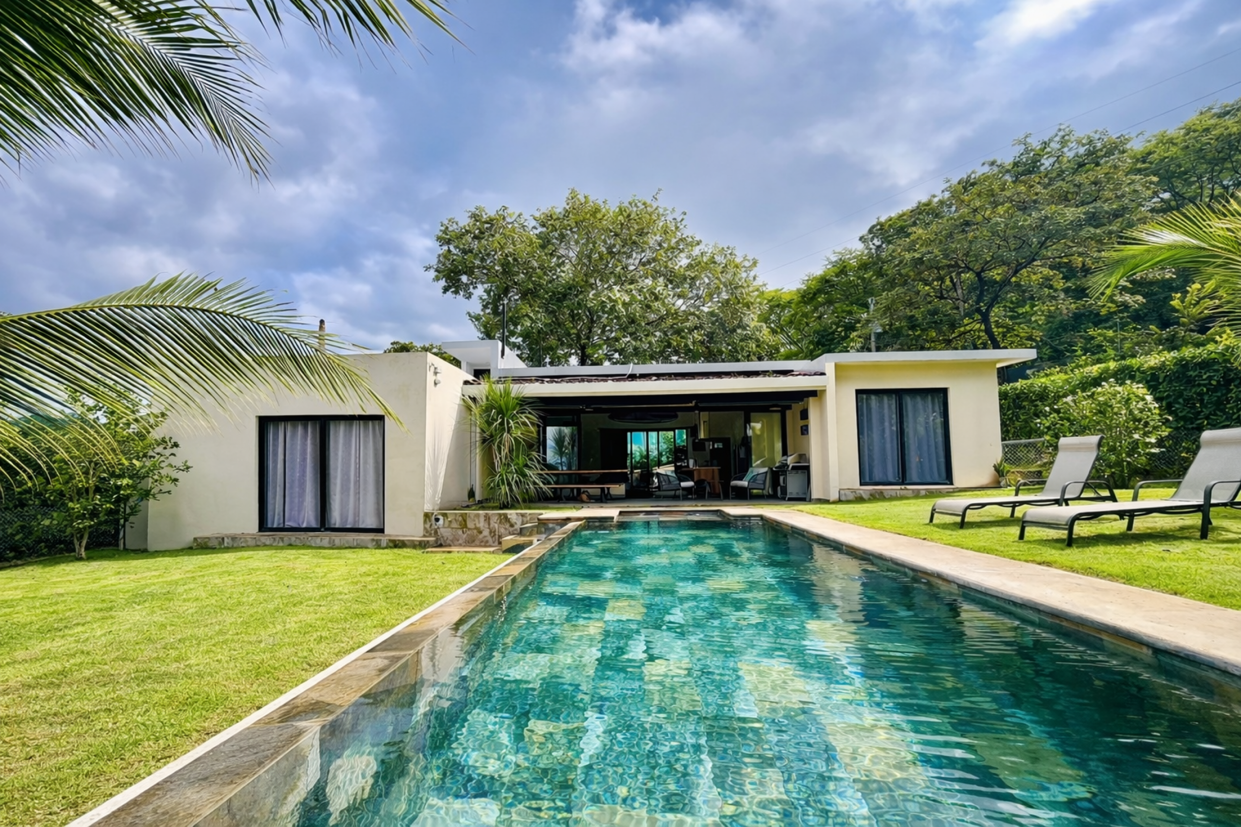 Contemporary Home with Infinity Pool in Tamarindo – 4 Bedroom Tropical Retreat on Large Lot