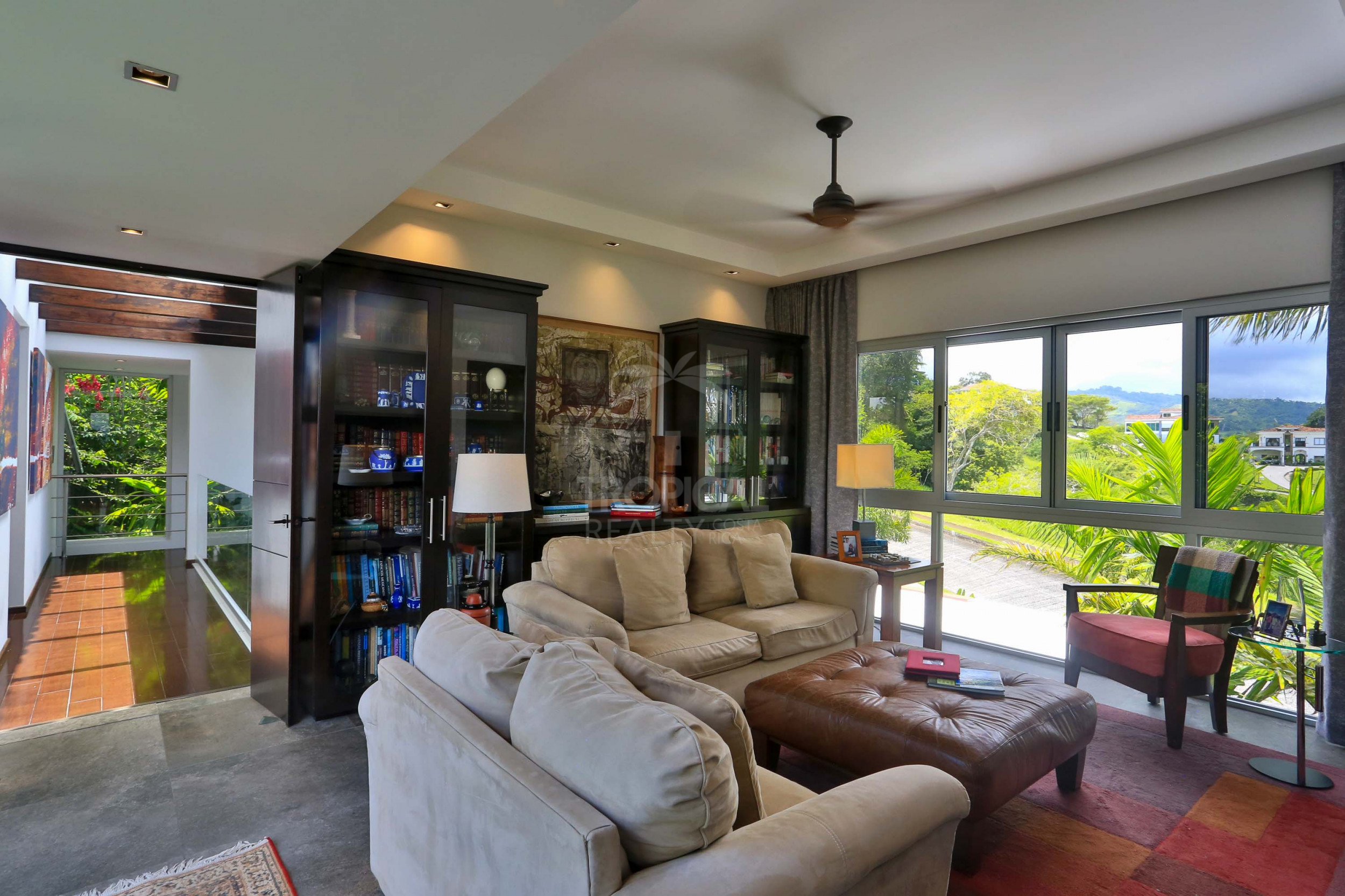 Luxury Home for Sale in Ciudad Colón – Infinity Pool & Forest Views