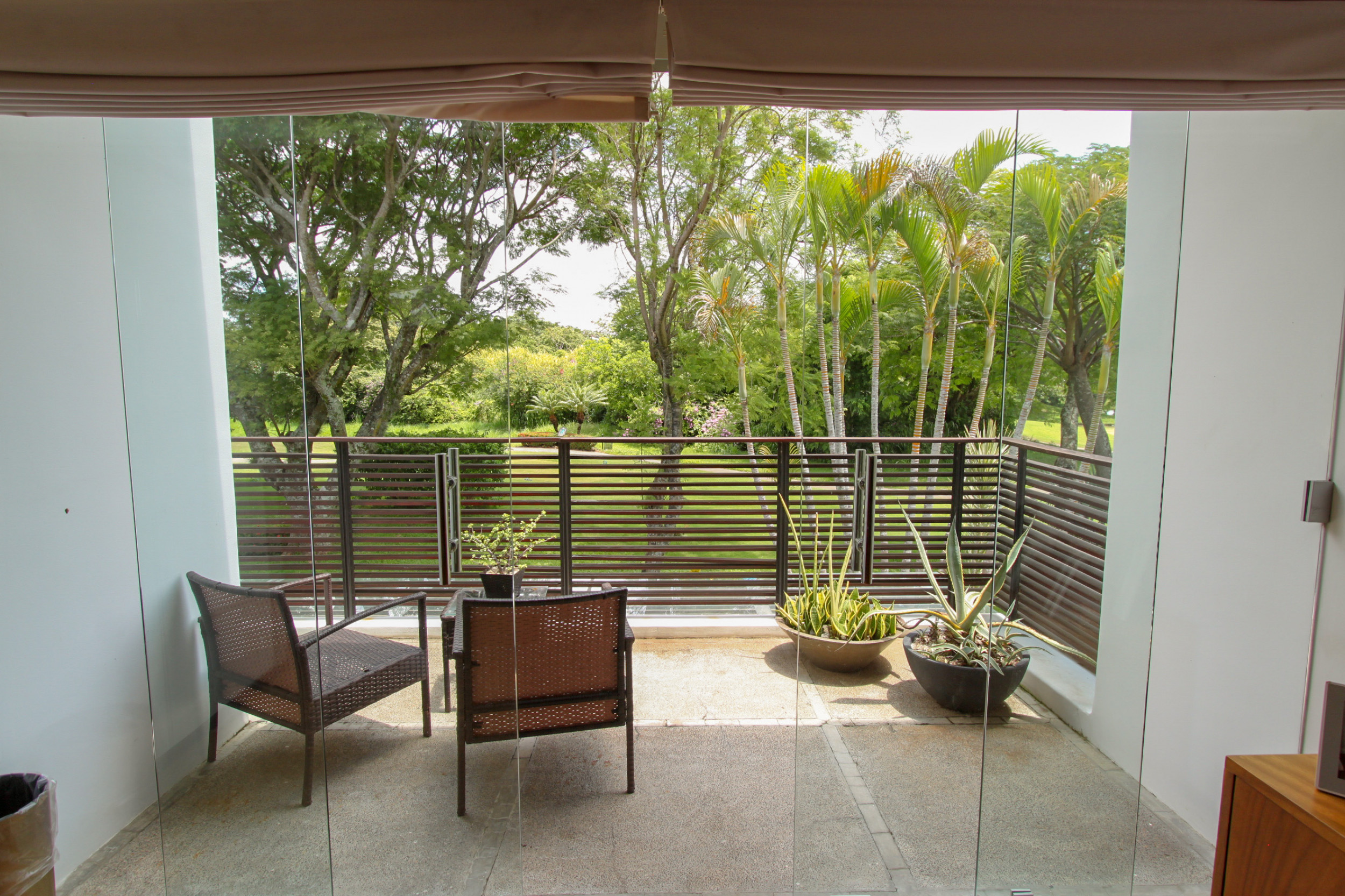 Modern Golf Course Haven: Spectacular Home in Valle del Sol, Santa Ana