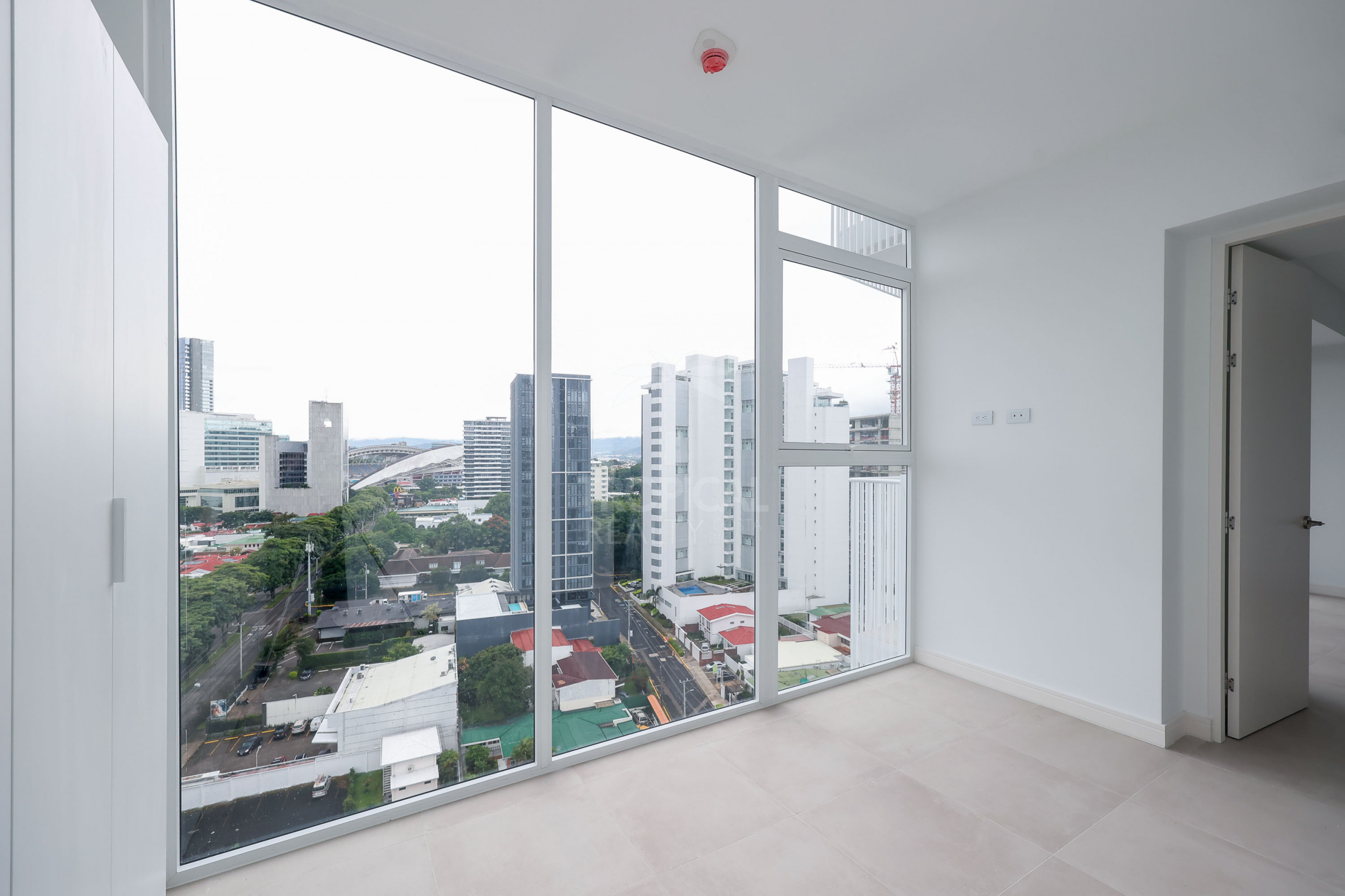 Contemporary City View Apartment – La Sabana, San José