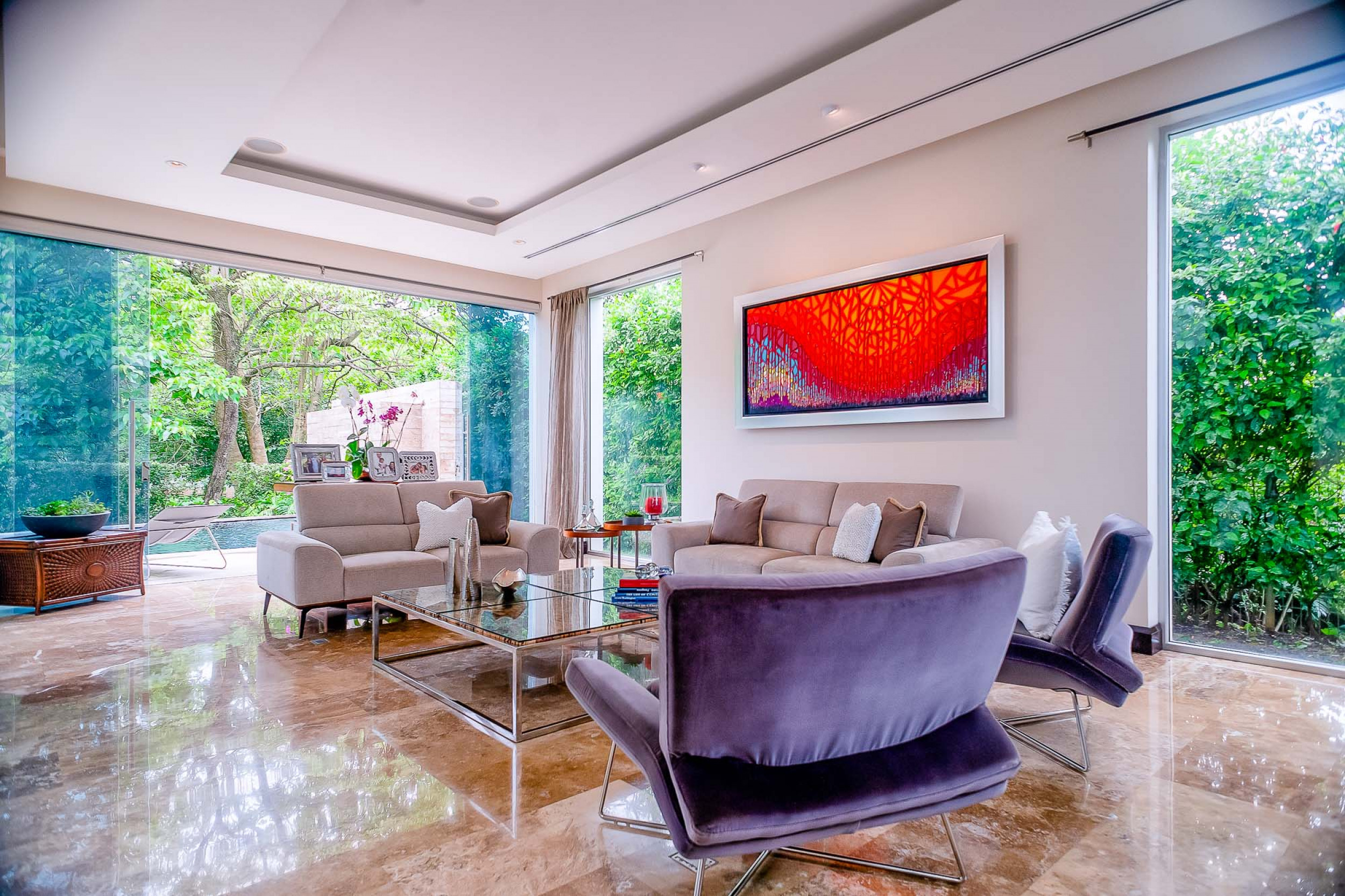 Luxurious Living: Casa Illuminata - Where Contemporary Elegance Meets Natural Splendor