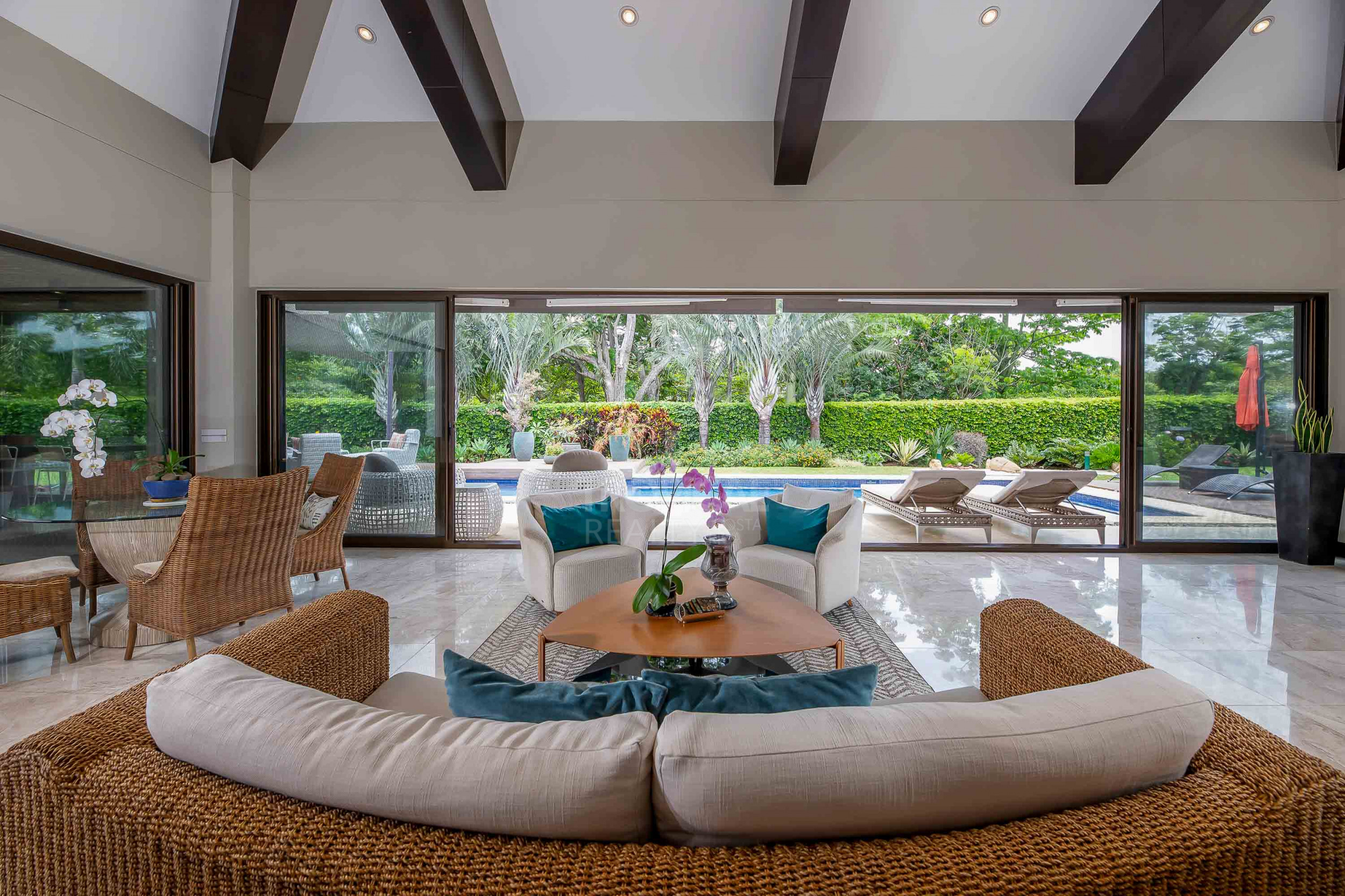 La Hacienda Cosmopolitan Chic – Exclusive Single-Level Luxury Estate in Santa Ana
