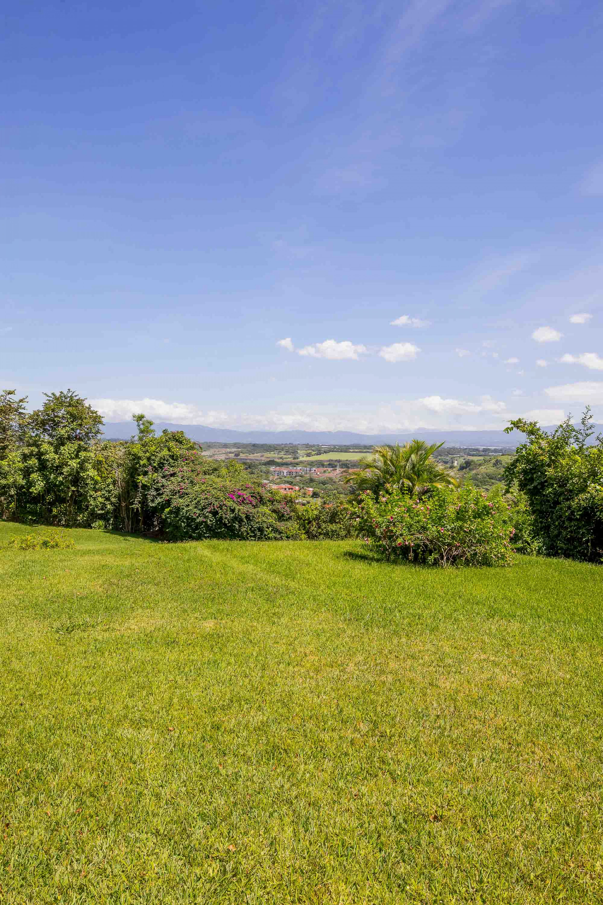Elegant Italian-Style Villa with Mountain Views – Near Santa Ana, Costa Rica