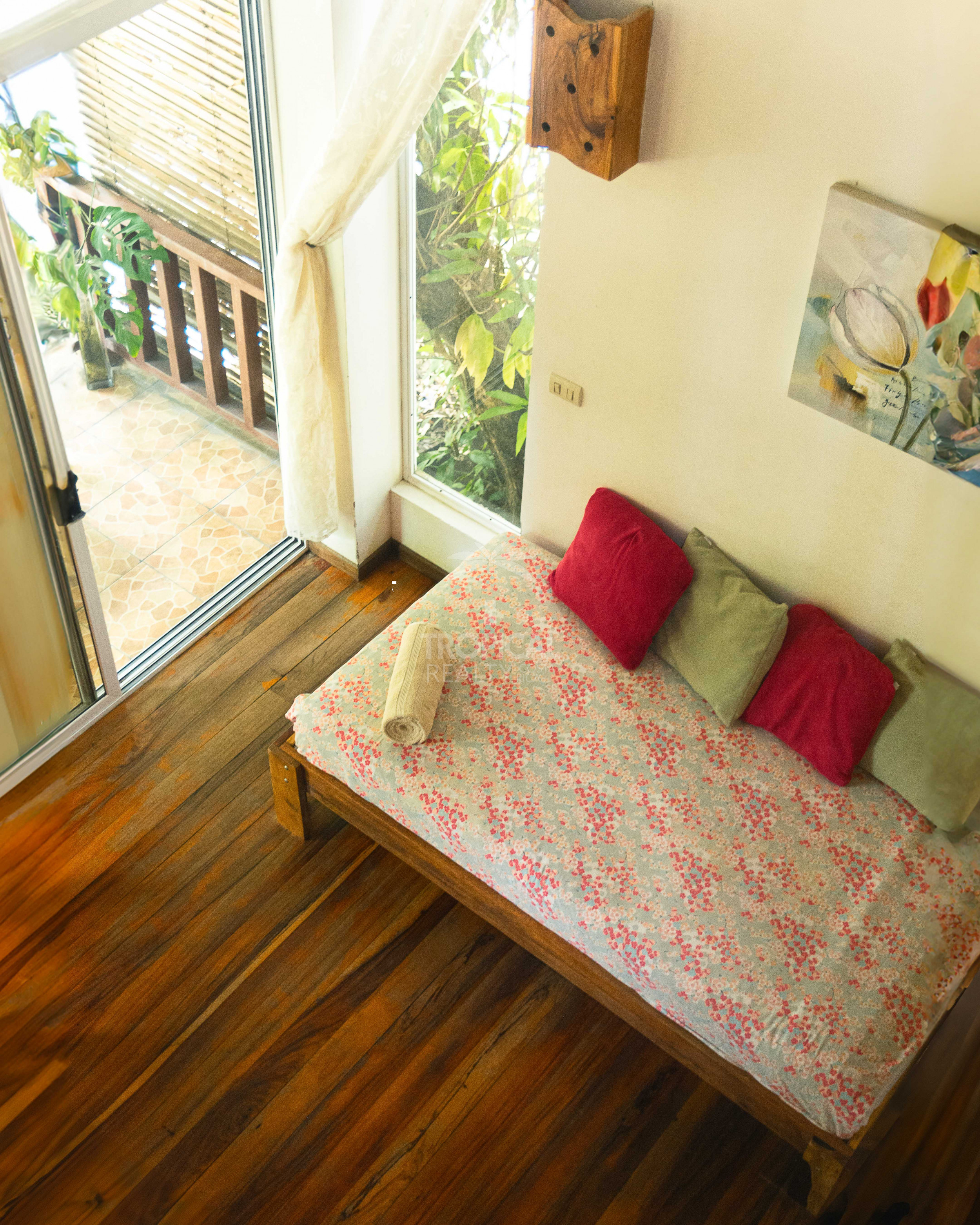 Prime Investment Opportunity: Luxurious Residence in Santa Teresa