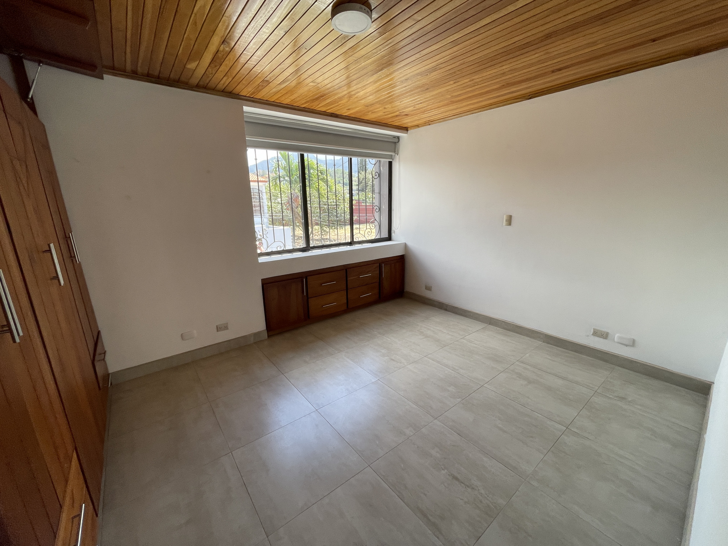 Detached House in Escazú, Trejos Montealegre: For Sale or Rent
