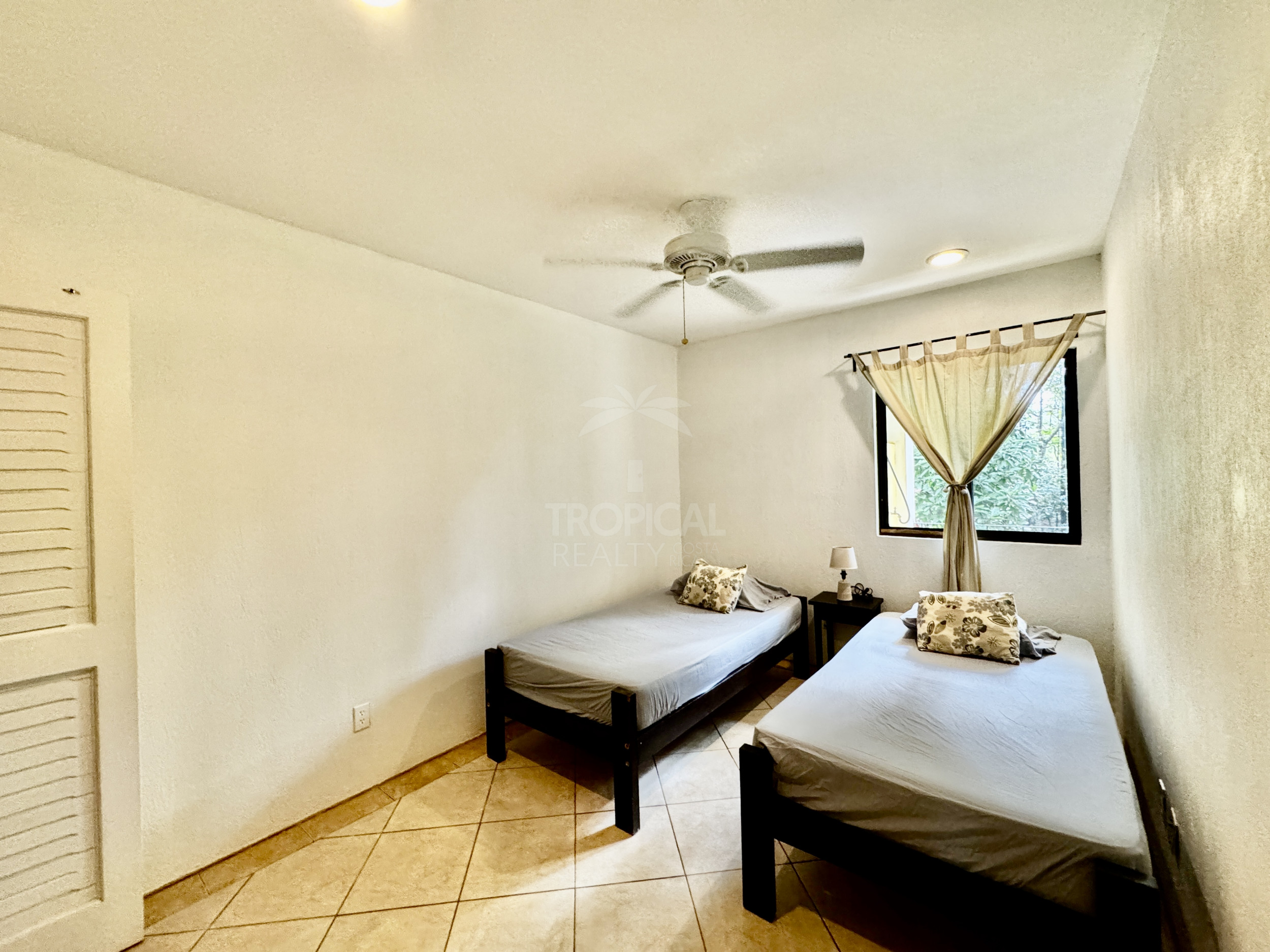 Apartamento en alquiler en Montezuma, tres habitaciones, su hogar frente al paraíso.