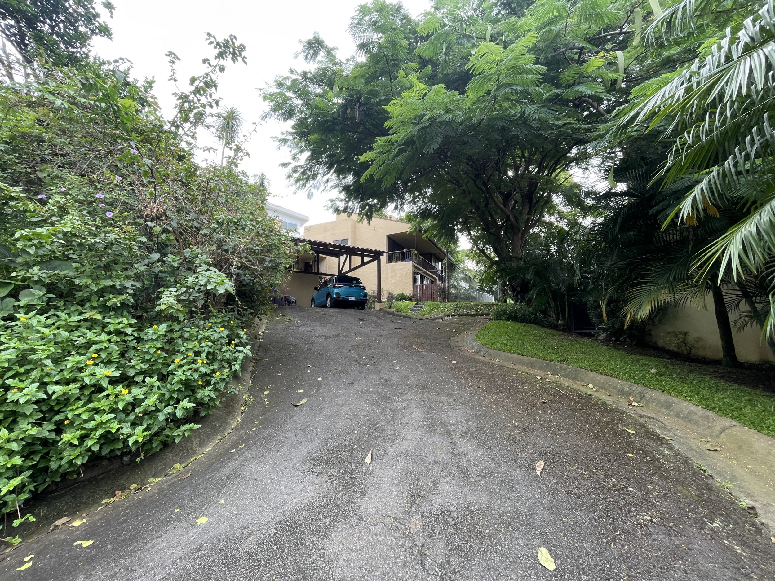 Spacious 5-Bedroom Home in Gated Community in Escazú, Guachipelin Norte