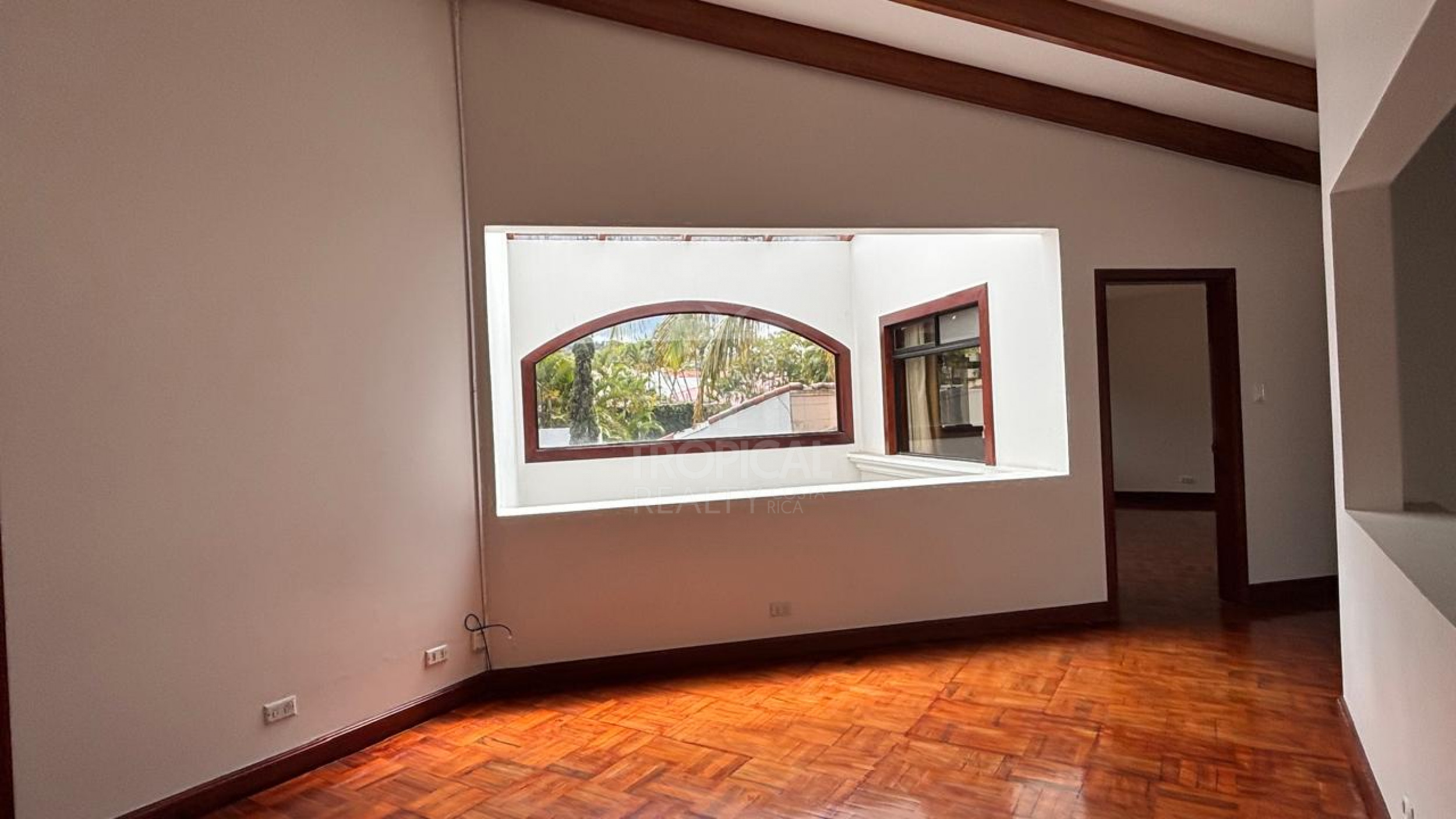 Independent Luxury Residence in Los Laureles, Escazú