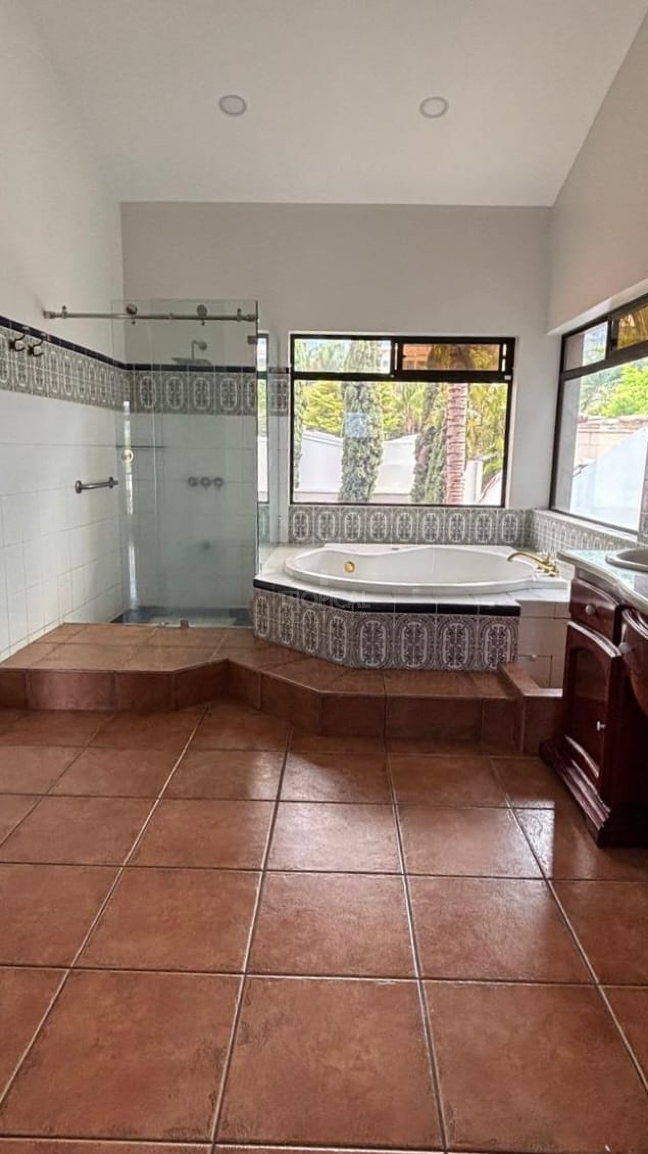 Independent Luxury Residence in Los Laureles, Escazú