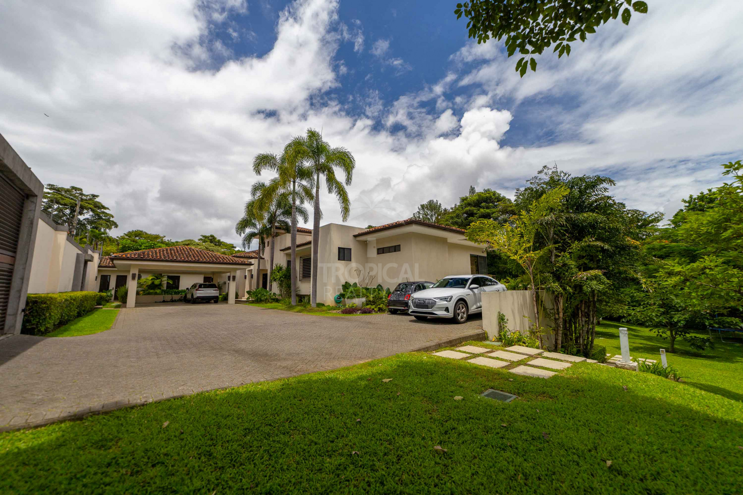 Elegance, Privacy & Comfort in the Heart of Escazú