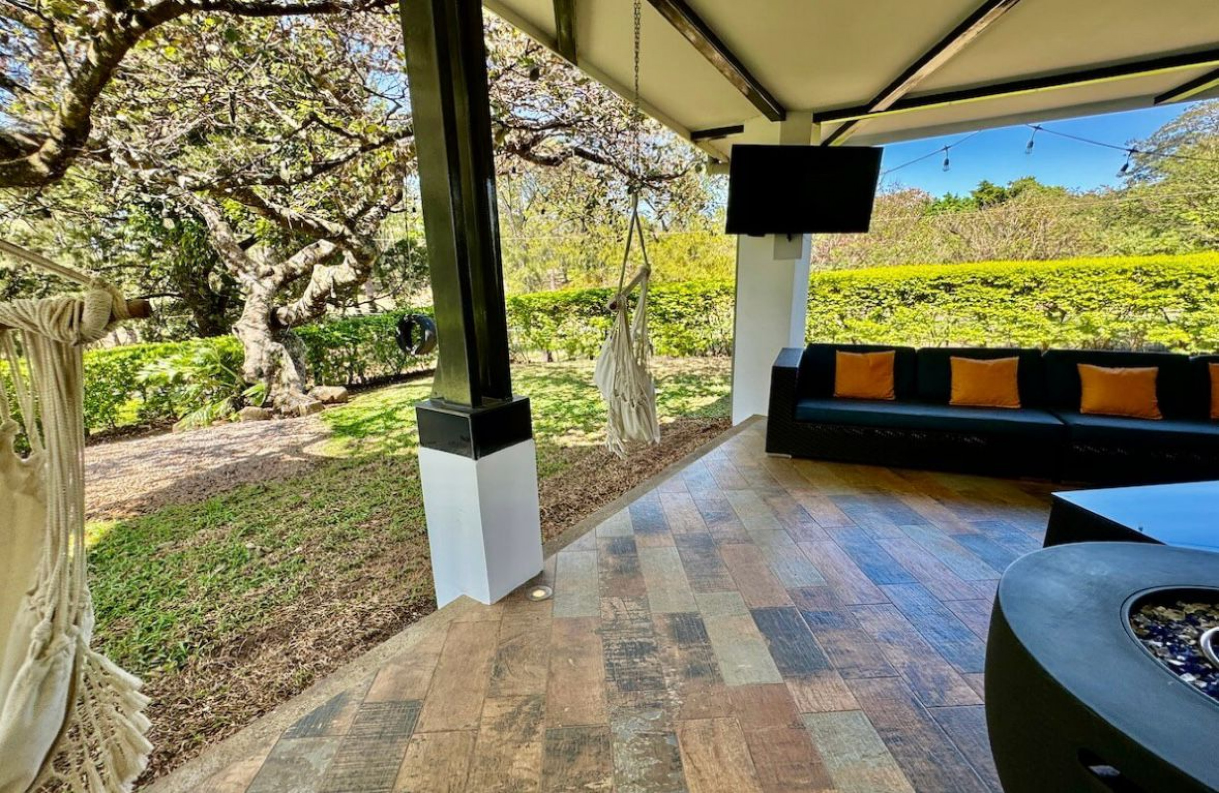 Charming two-story residence in Los Reyes La Guacima SOLD