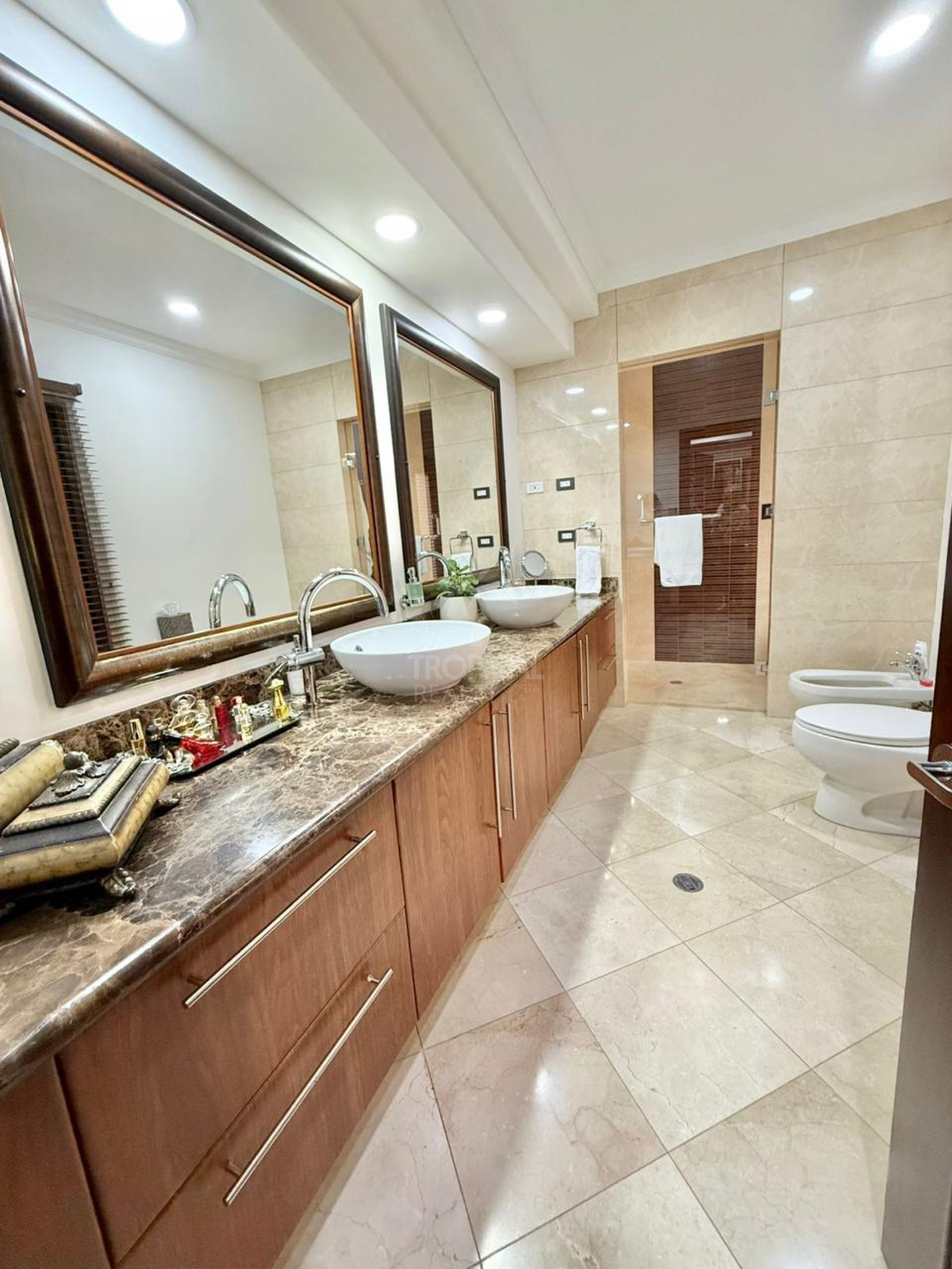 Luxury Single-Story Home in Monterán, Curridabat – 4 Bedrooms, Jacuzzi & 2,800 m² Lot