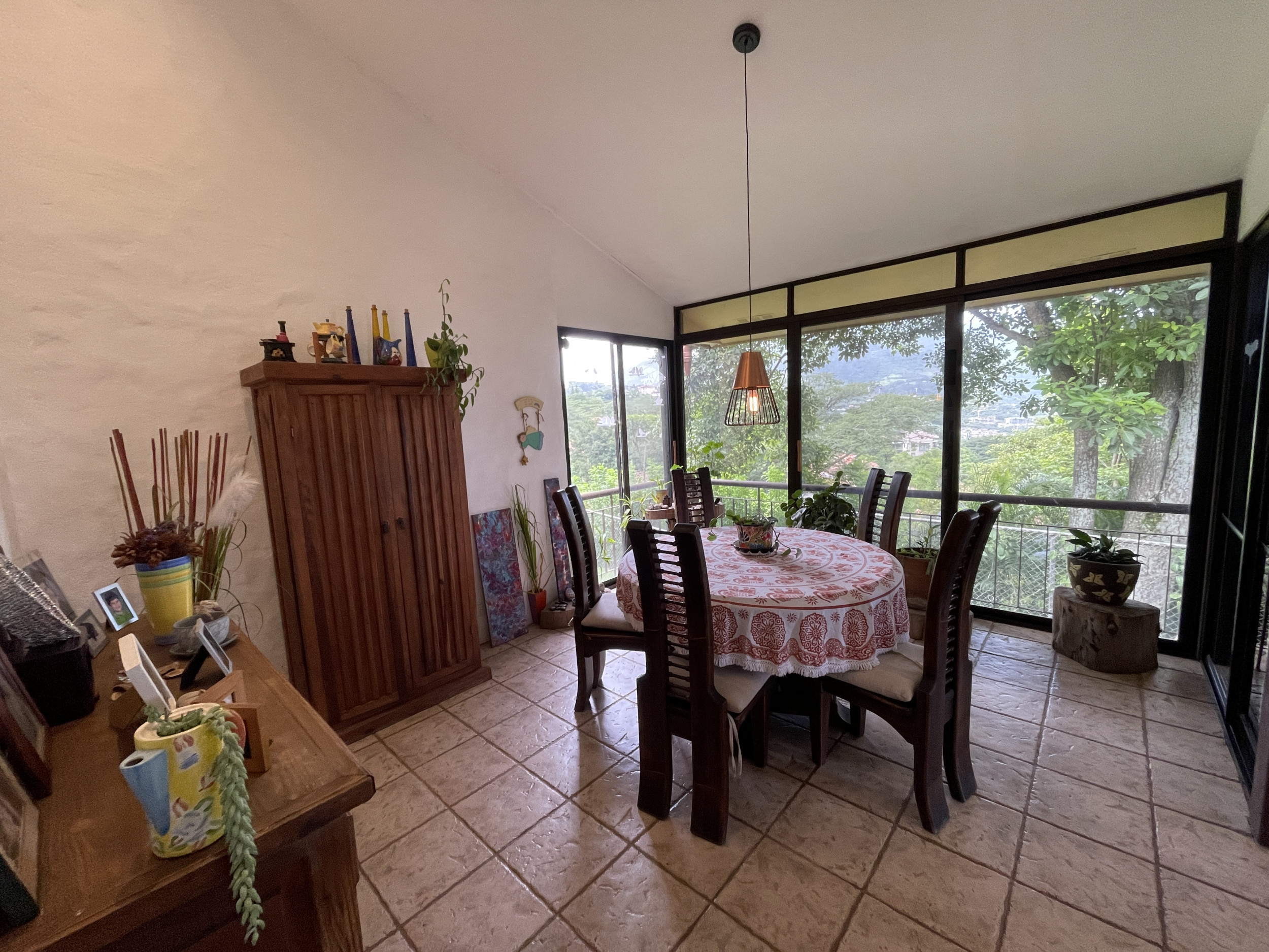 Spacious 5-Bedroom Home in Gated Community in Escazú, Guachipelin Norte